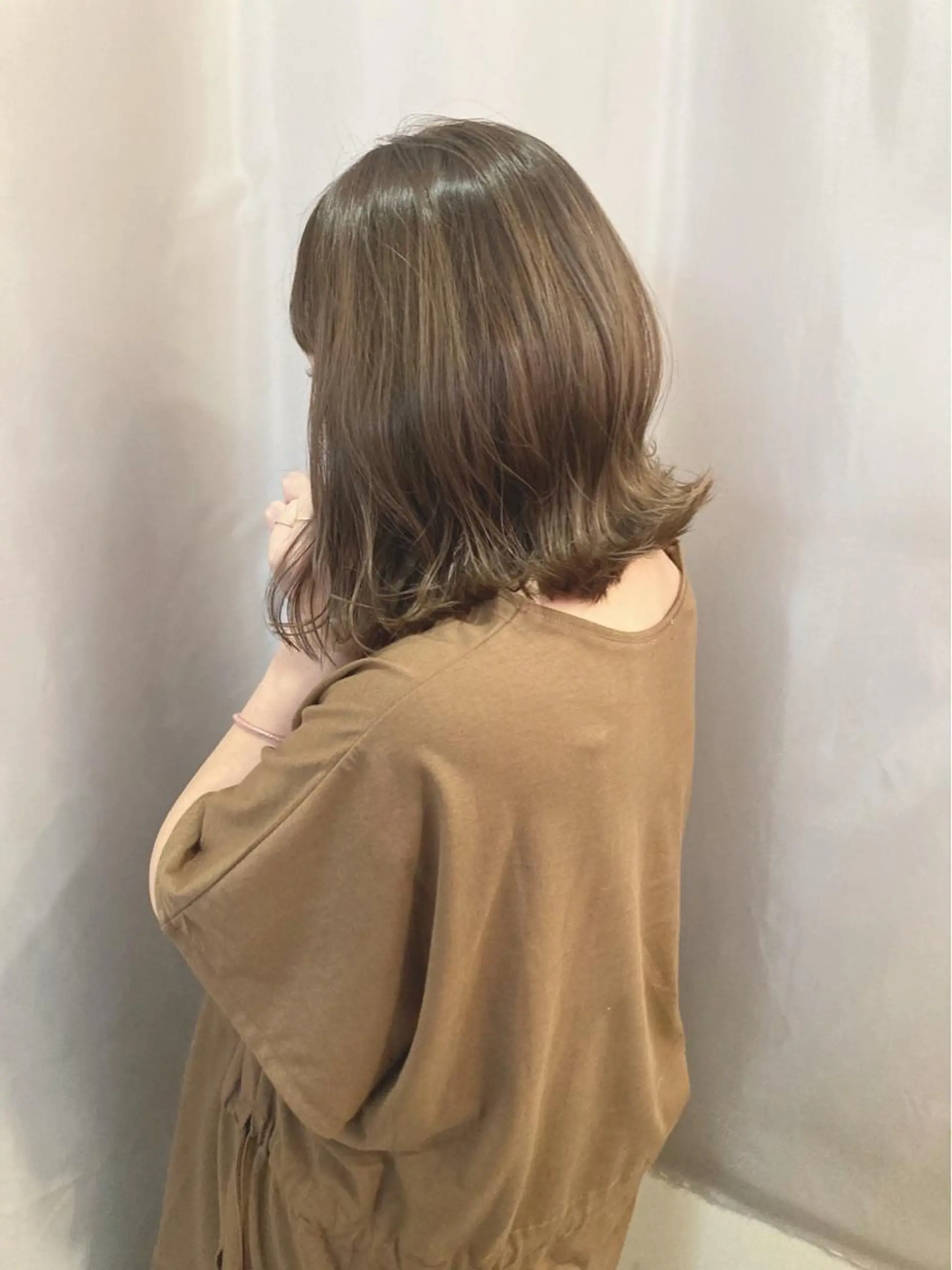 ミディアム カラー 宮原 佳苗のヘアスタイル