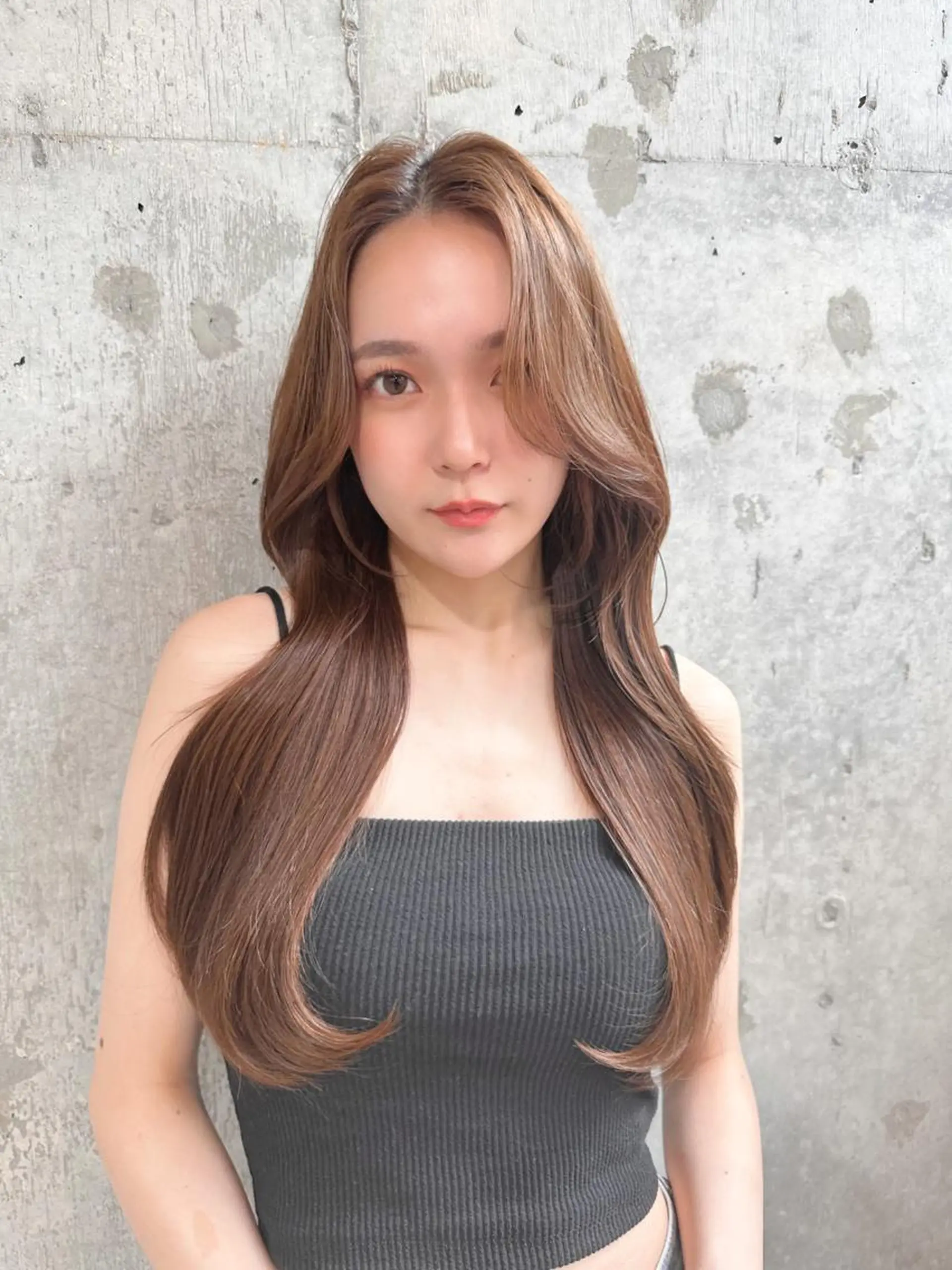 ロング アッシュ ボブ くびれヘア 天使の羽バング・フェザーバング ハイライト カット ヘアカラー トリートメント ヘッドスパ ヘアセット 韓国レイヤー/透明感 カラー/髪質改善角所のヘアスタイル