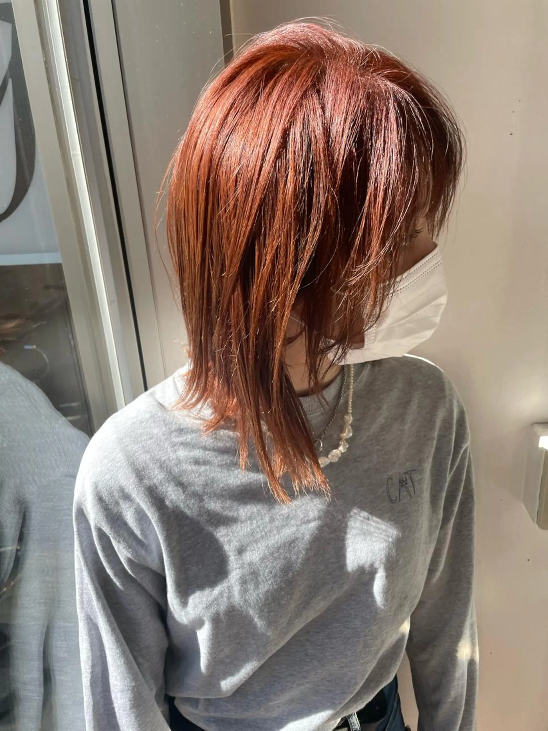 ミディアム カラー ブリーチ ブリーチなしカラー オレンジ カット ヘアカラー ブリーチなしで透け感 暖色カラーボブaoiのヘアスタイル