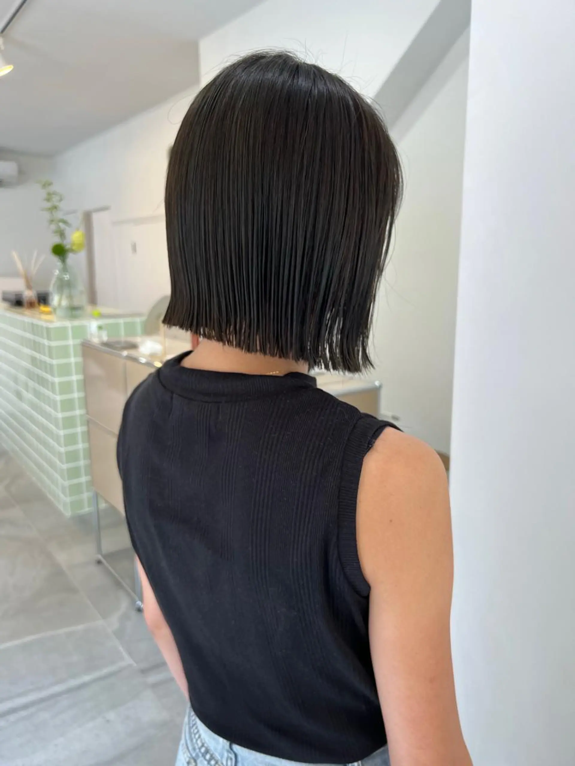 ショート カラー 切りっぱなしボブ ショートボブ ベージュカラー ブリーチ ケアブリーチ カット ヘアカラー トリートメント a moment(モーメント)所属・蔵前 デザインカット KOBAYASHIのヘアスタイル