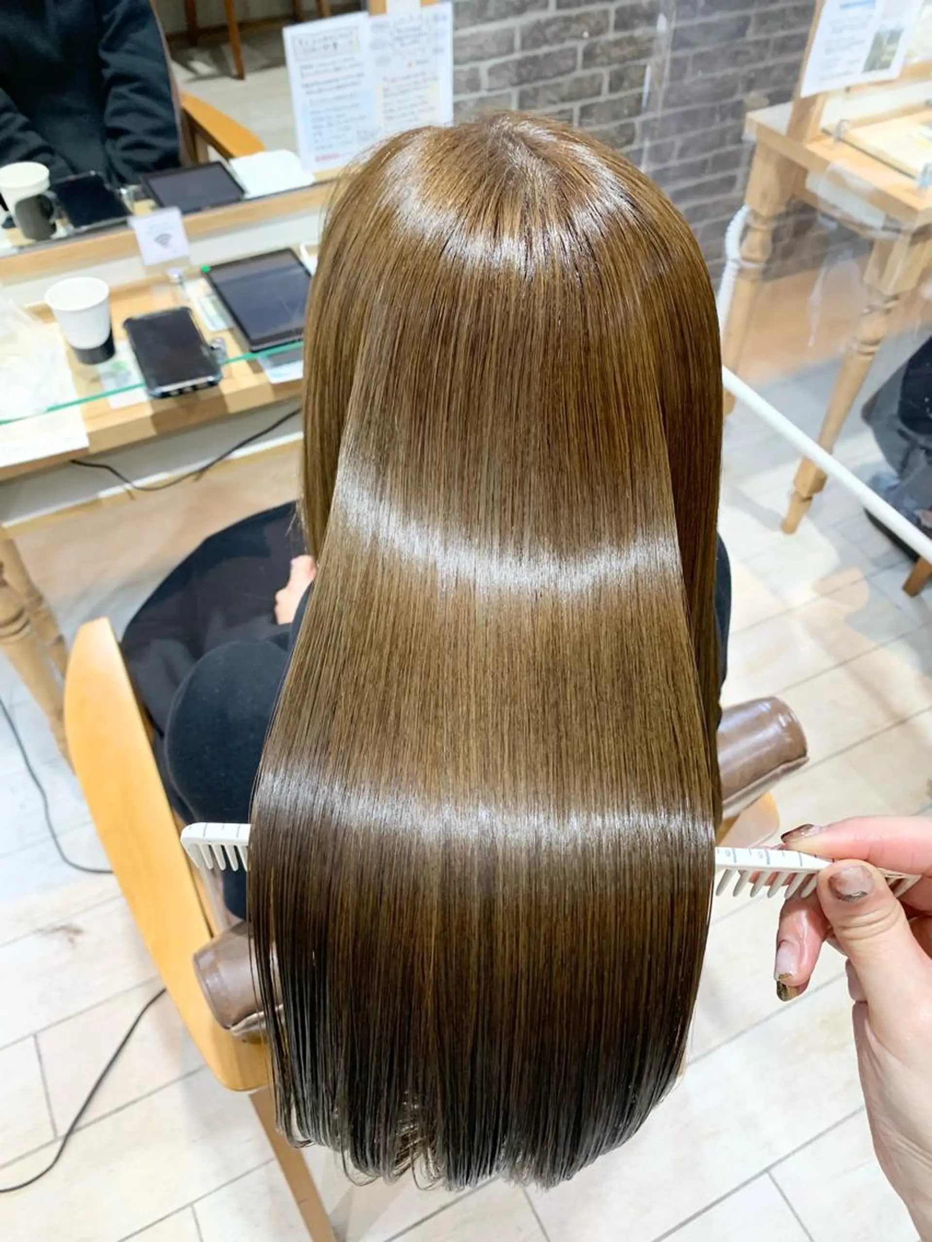 ロング カラー パーマ ヘアアレンジ マツエク・マツパ トリートメント まろやかベージュ/ 大上なおみのヘアスタイル