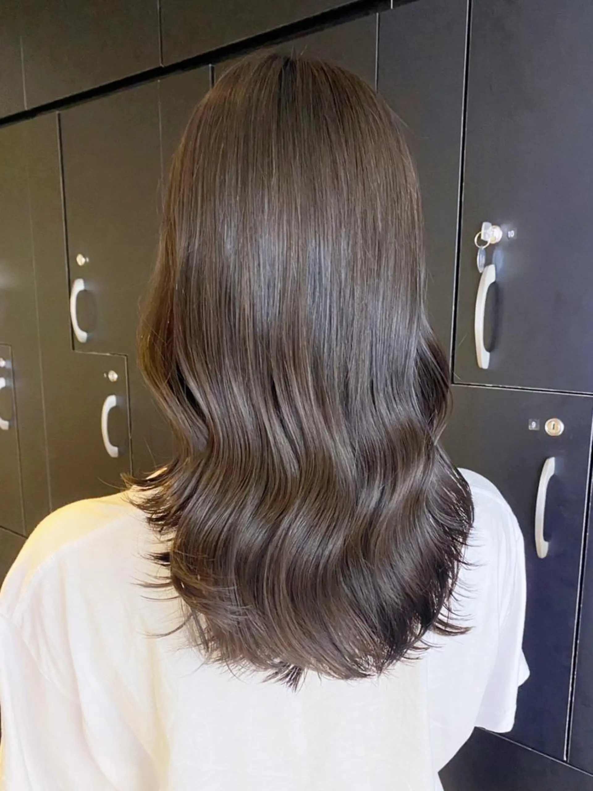 ミディアム パーマ カラー ヘアアレンジ ベージュカラー オリーブベージュ ITbyALBUM 八王子店のヘアスタイル
