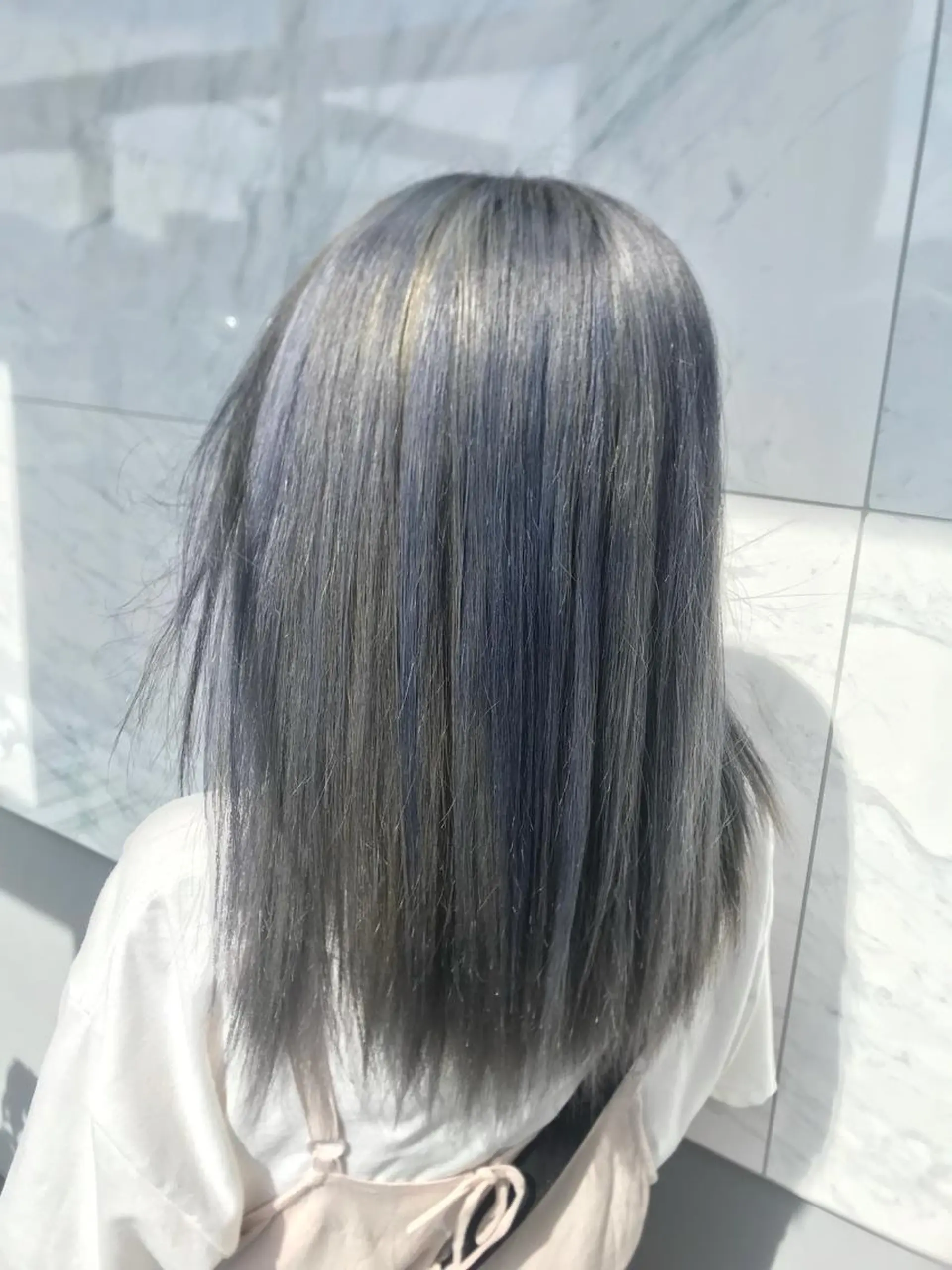 ロング カラー ブルーカラー ハイライトカラー シルバー ハイライト 茂木 結希のヘアスタイル
