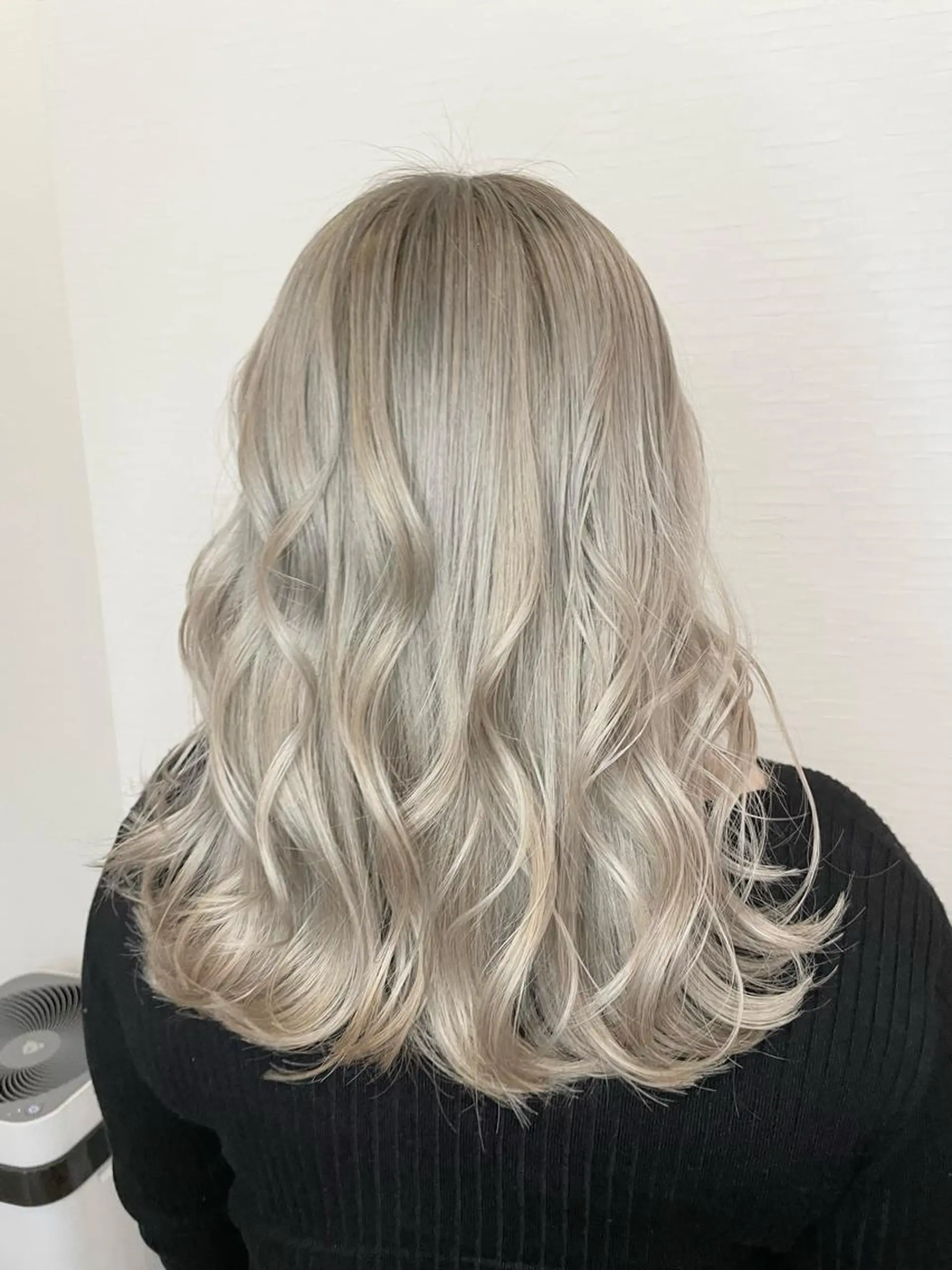 セミロング 髪質改善 縮毛矯正 酸性ストレート SALOWIN心斎橋Suite店所属・ブリーチ毛にもできる 縮毛矯正|鷹司郎のヘアスタイル