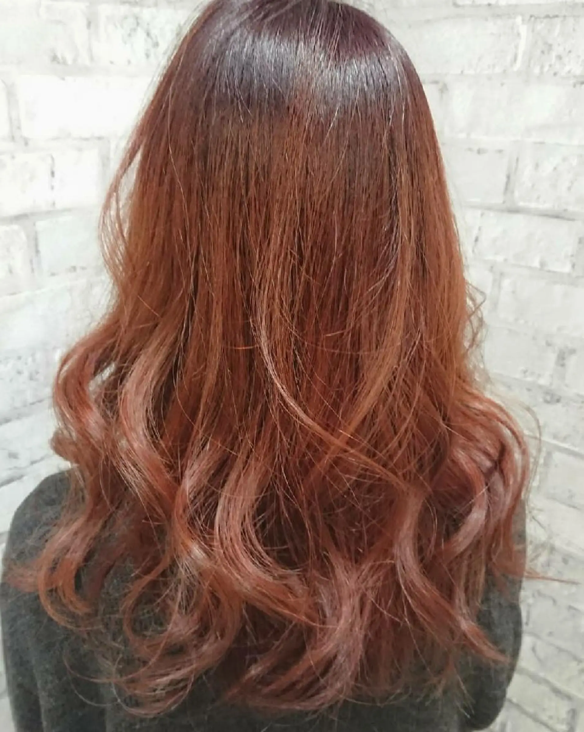 セミロング カラー ヘアアレンジ グラデーションカラー ピンクカラー カット ヘアカラー トリートメント 秋山 幸太のヘアスタイル