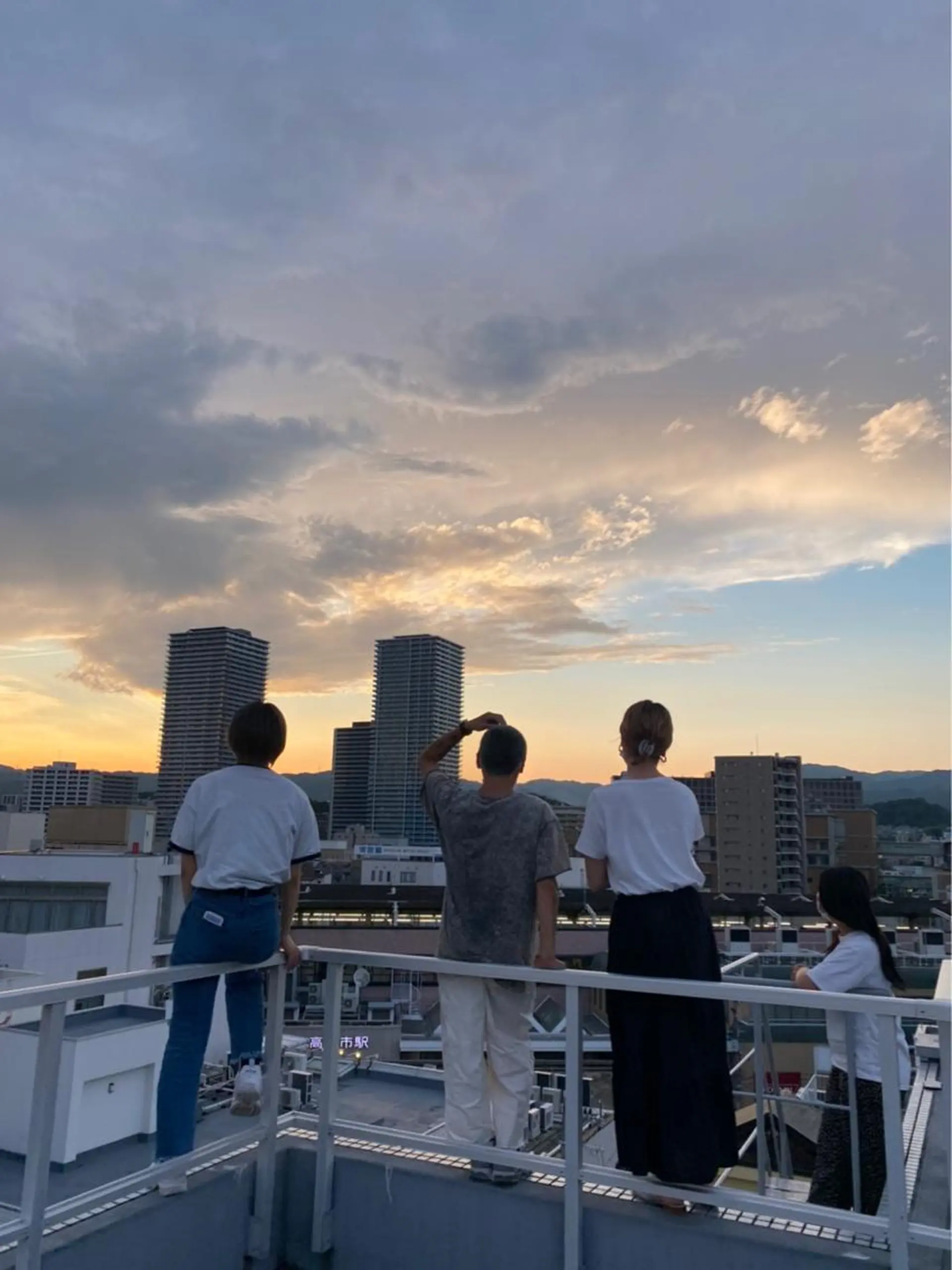 TIDEHAIR SHIHOのヘアスタイル