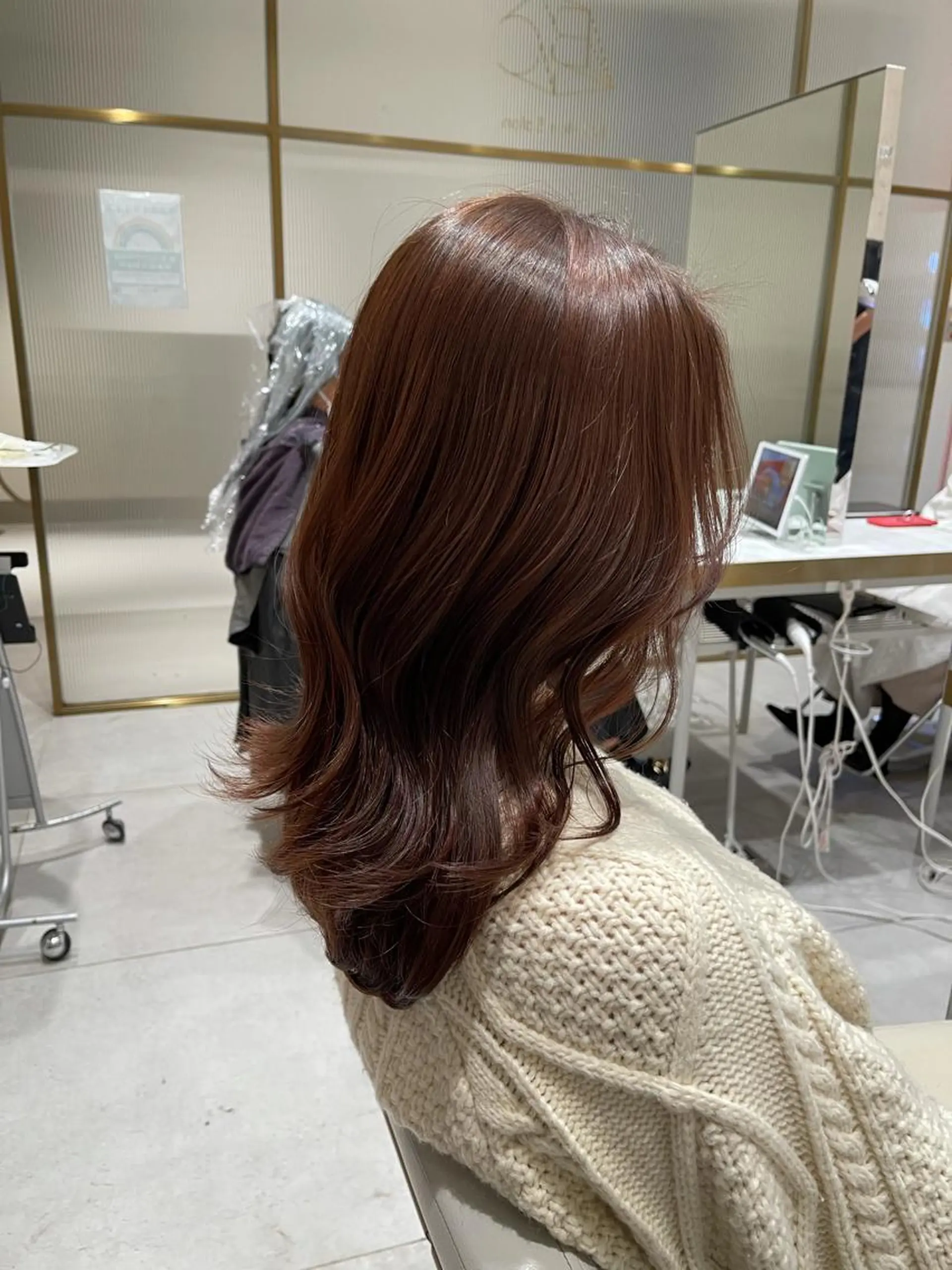 ミディアム くびれヘア エギョモリ 顔まわりレイヤー 顔周りカット かきあげバング カット ヘアカラー トリートメント ボブパーマ ウルフパーマのヘアスタイル