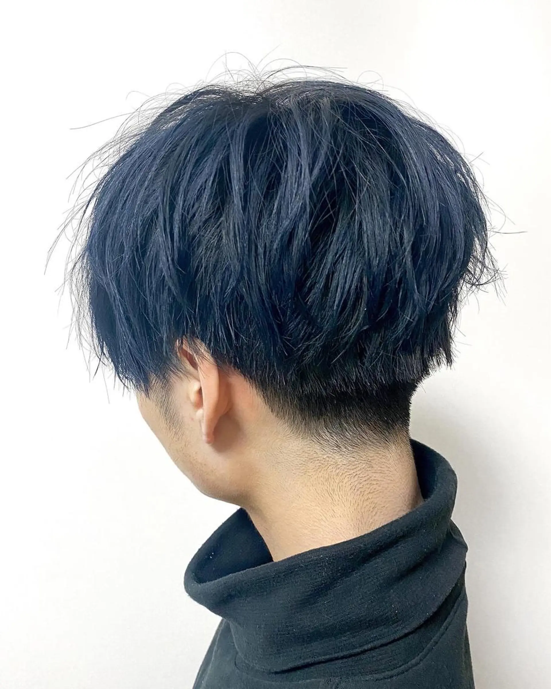 ショート カラー メンズ メンズブリーチ アッシュ ブリーチ ネイビーカラー 高橋胡桃🪽 ディレクターのヘアスタイル