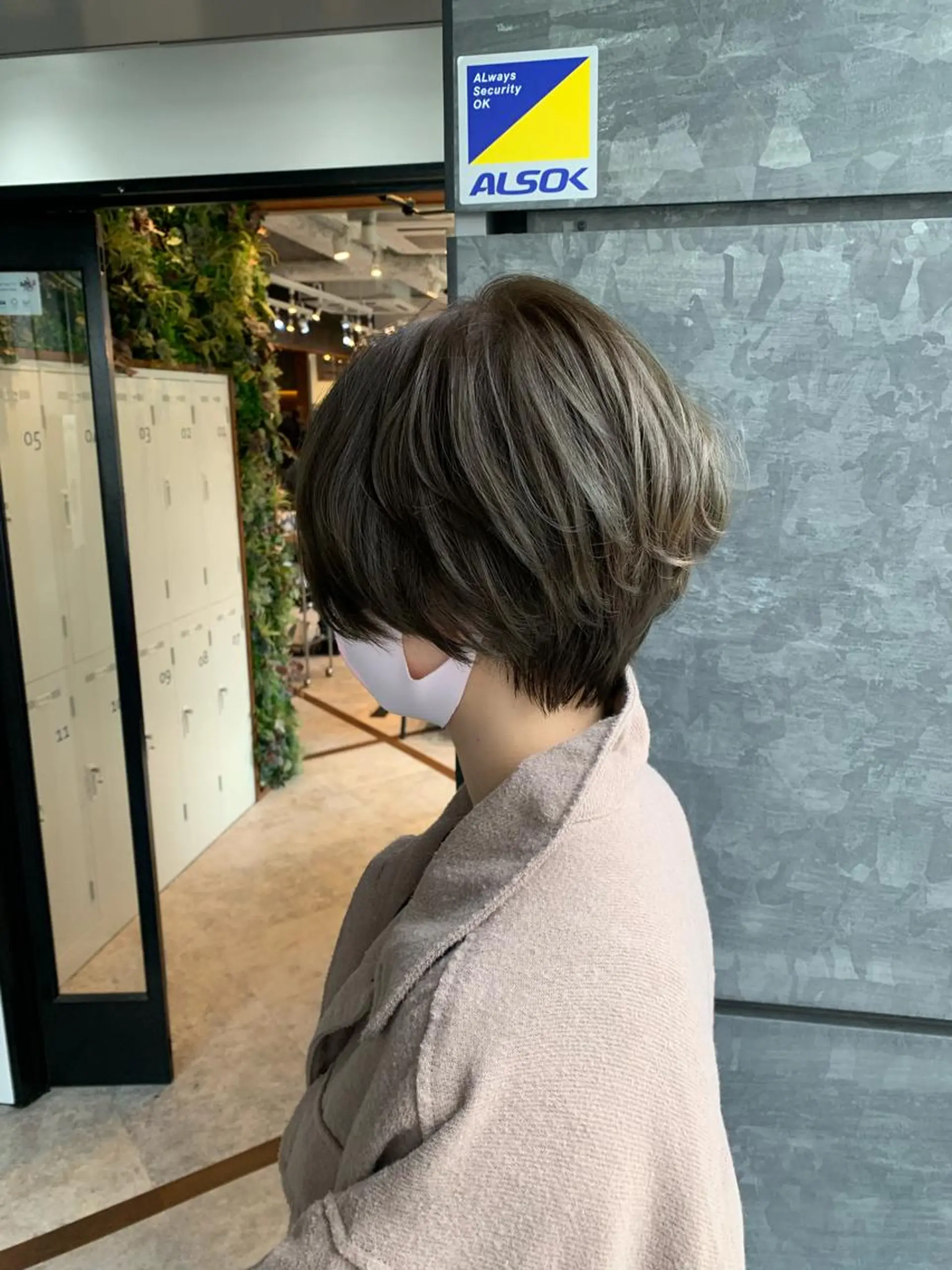 ショート カラー アッシュ オリーブアッシュ くびれヘア ショートヘア カット ヘアカラー トリートメント aguhair jour所属・髪質改善/白髪ぼかし KENTAのヘアスタイル