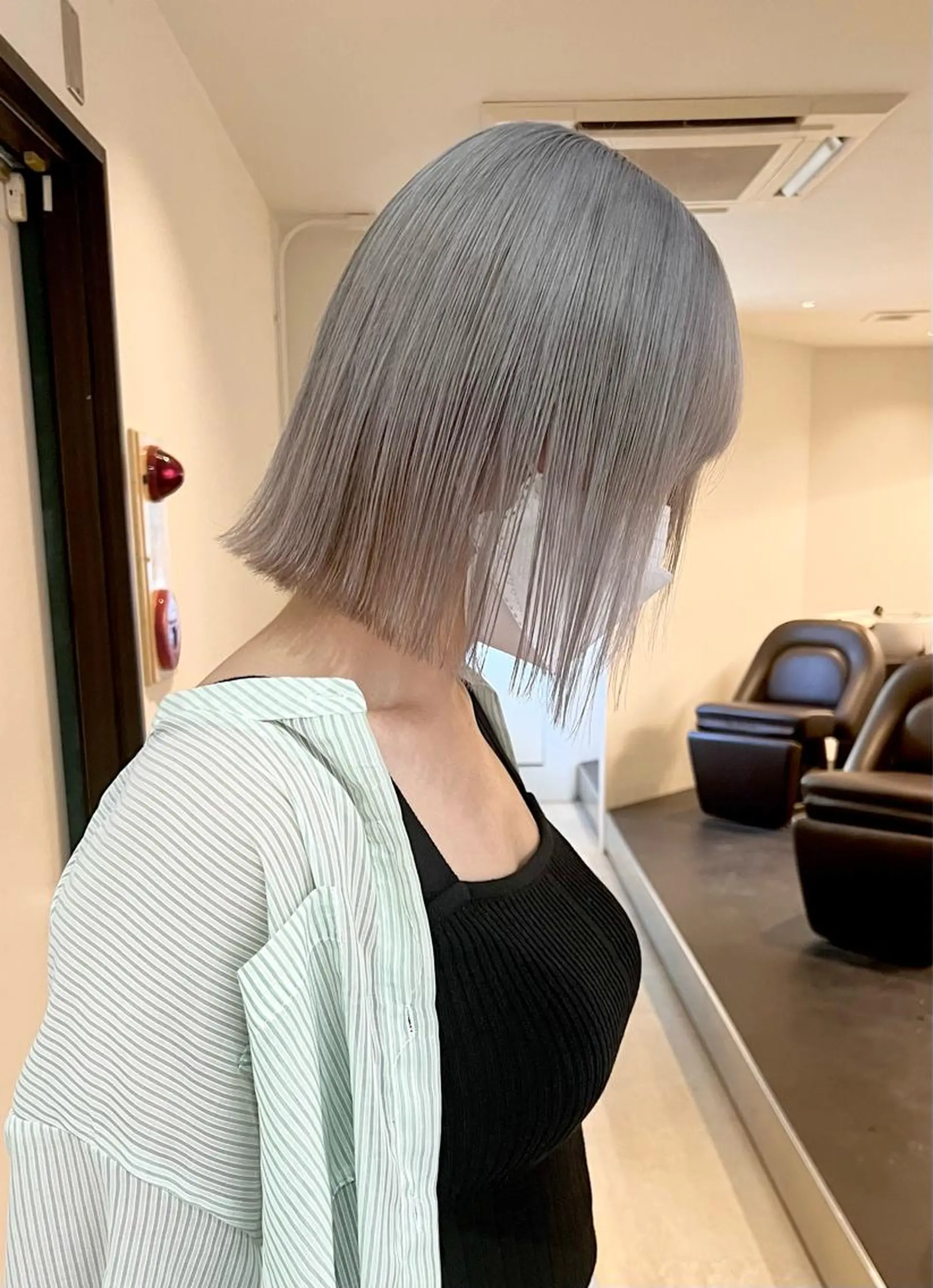 ショート カラー ブリーチ ハイトーンカラー シルバー ホワイトシルバー ヘアカラー トリートメント RAIMA ハイトーン/ベージュのヘアスタイル