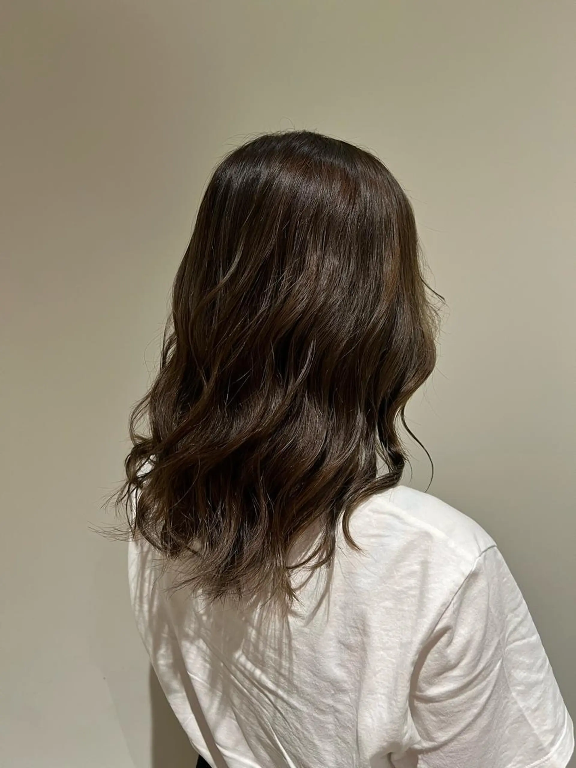 ミディアム カラー ベージュカラー オリーブベージュ WHITE EYE 和歌山 眉毛とまつ毛の専門店所属・福家 実輝のマツエク・マツパデザイン