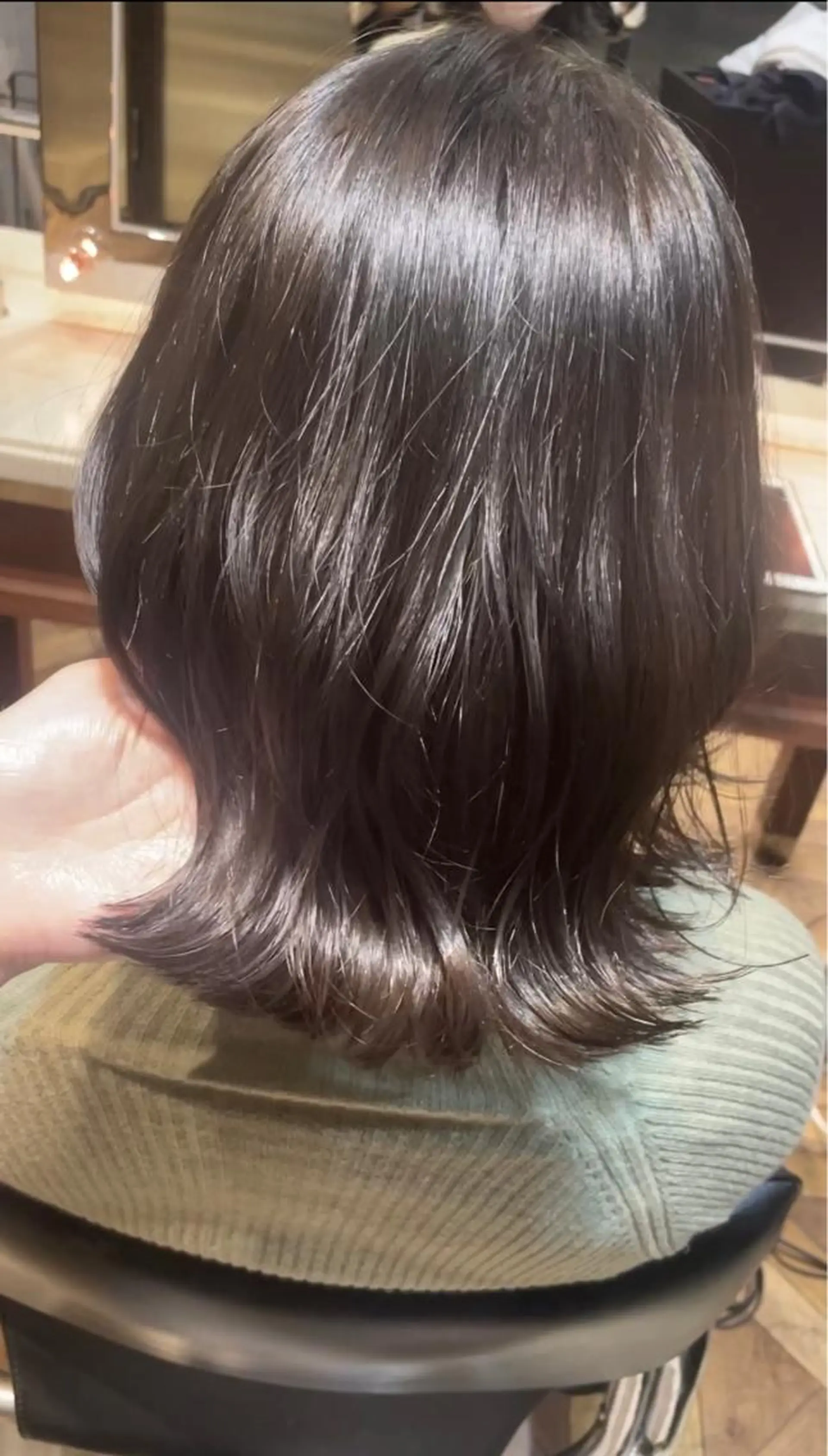 ミディアム カラー ブリーチ グレージュ ブリーチなしカラー ボブ 外ハネヘア カット ヘアカラー トリートメント BEBE所属・ブリーチなし 透明感カラーKANAのヘアスタイル