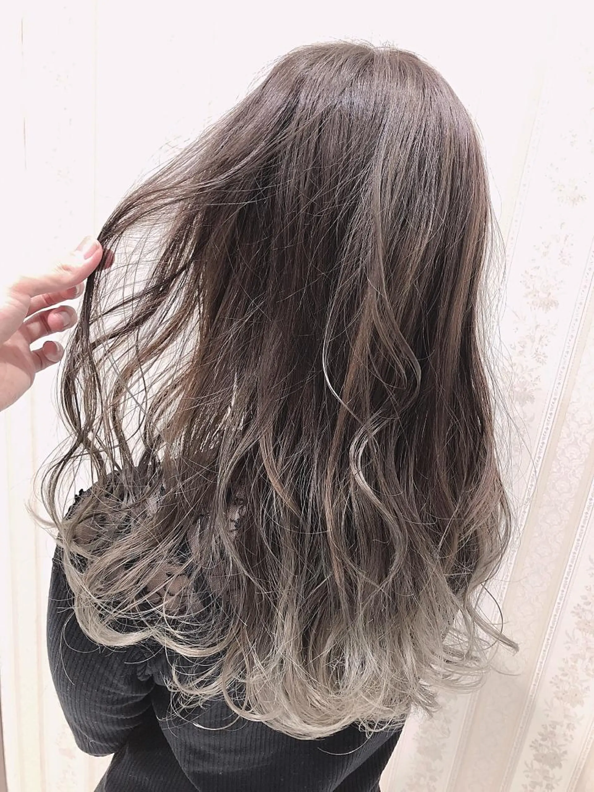 セミロング カラー グラデーションカラー ヘアカラー トリートメント 名畑 裕貴のヘアスタイル