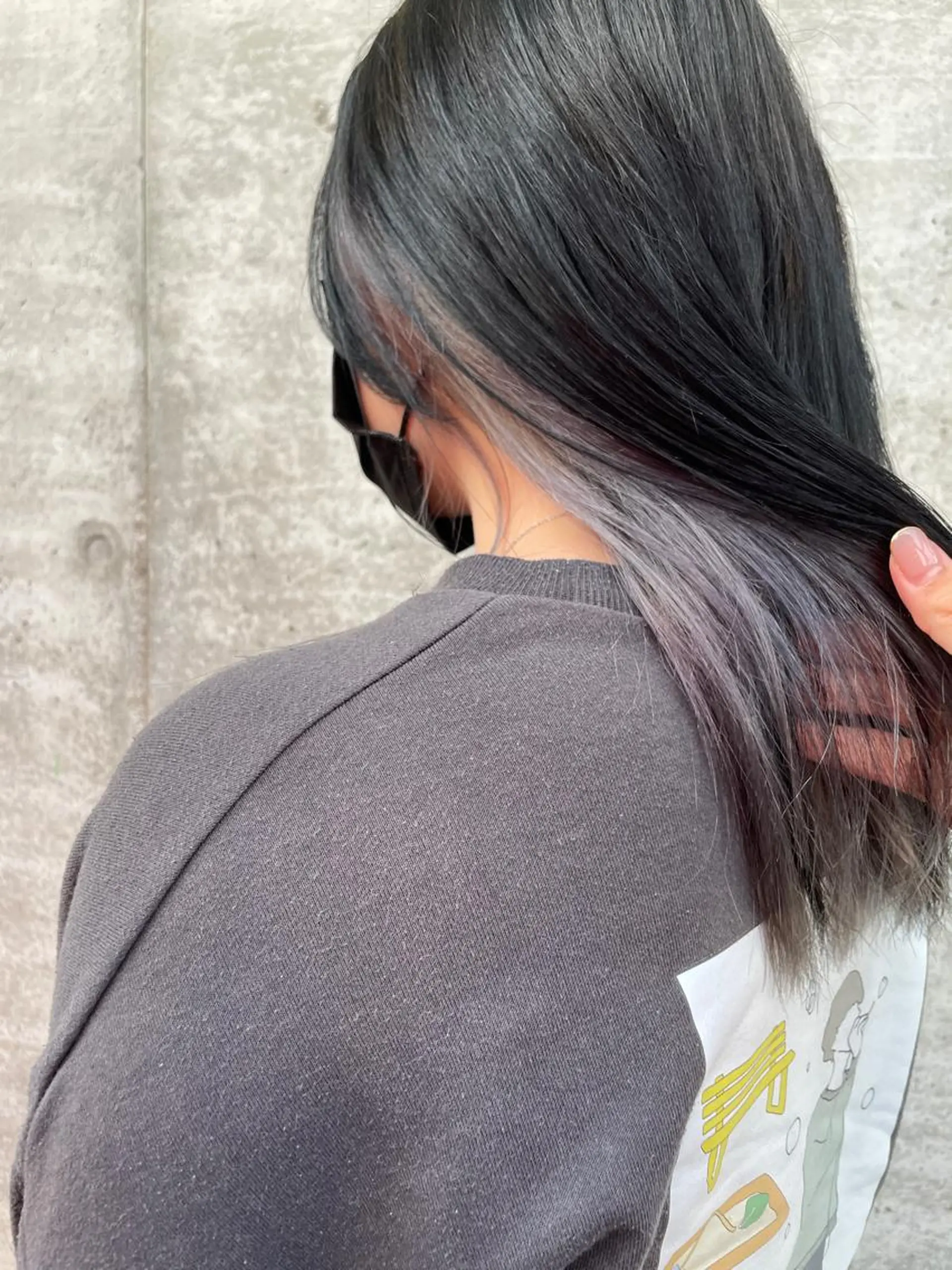 セミロング カラー ブリーチ デザインカラー インナーカラー シルバー alu所属・マキノ キョウカのヘアスタイル