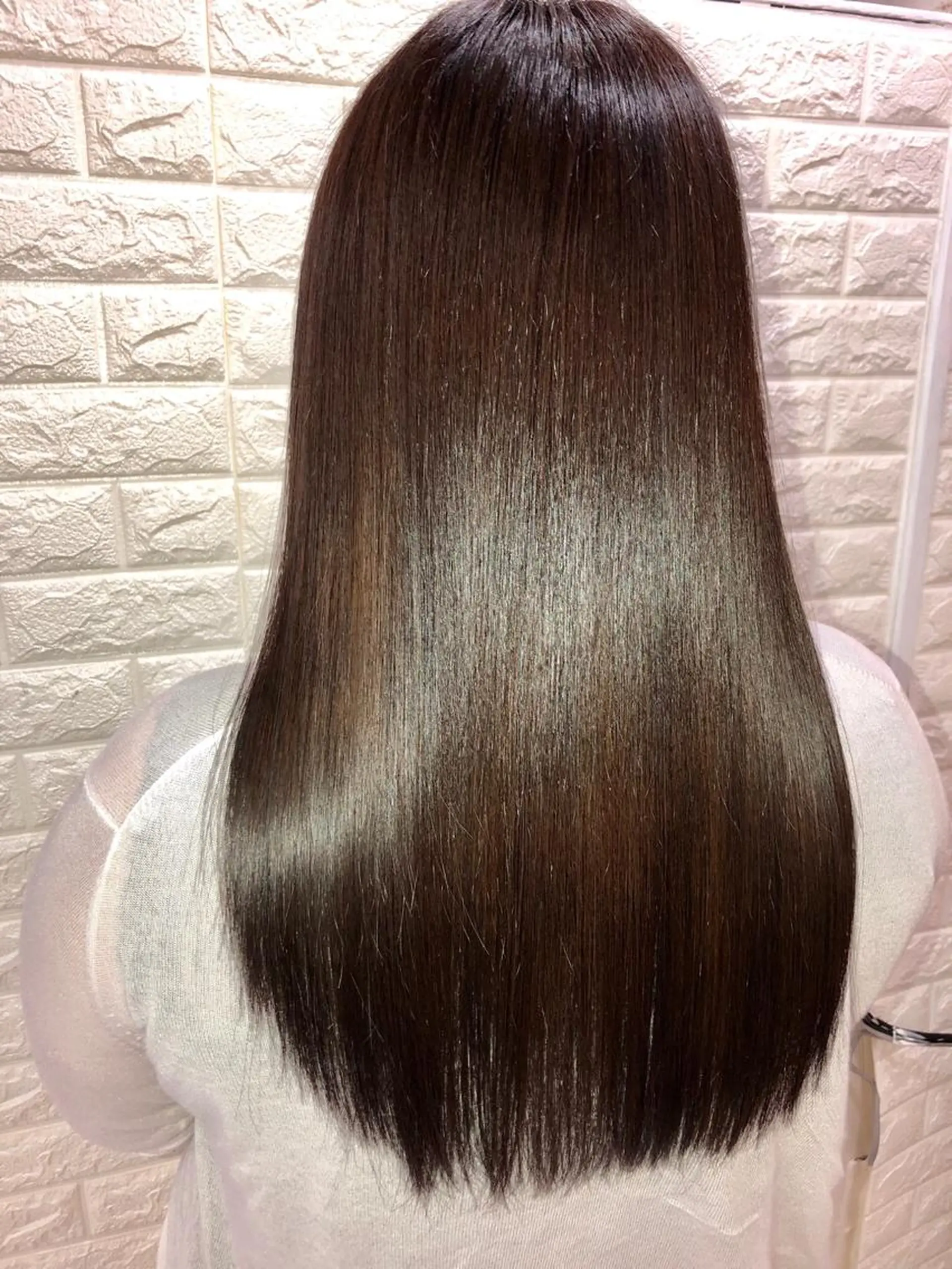 セミロング トリートメント 20代半ば上質なへア ケア 髪質改善 大西のヘアスタイル