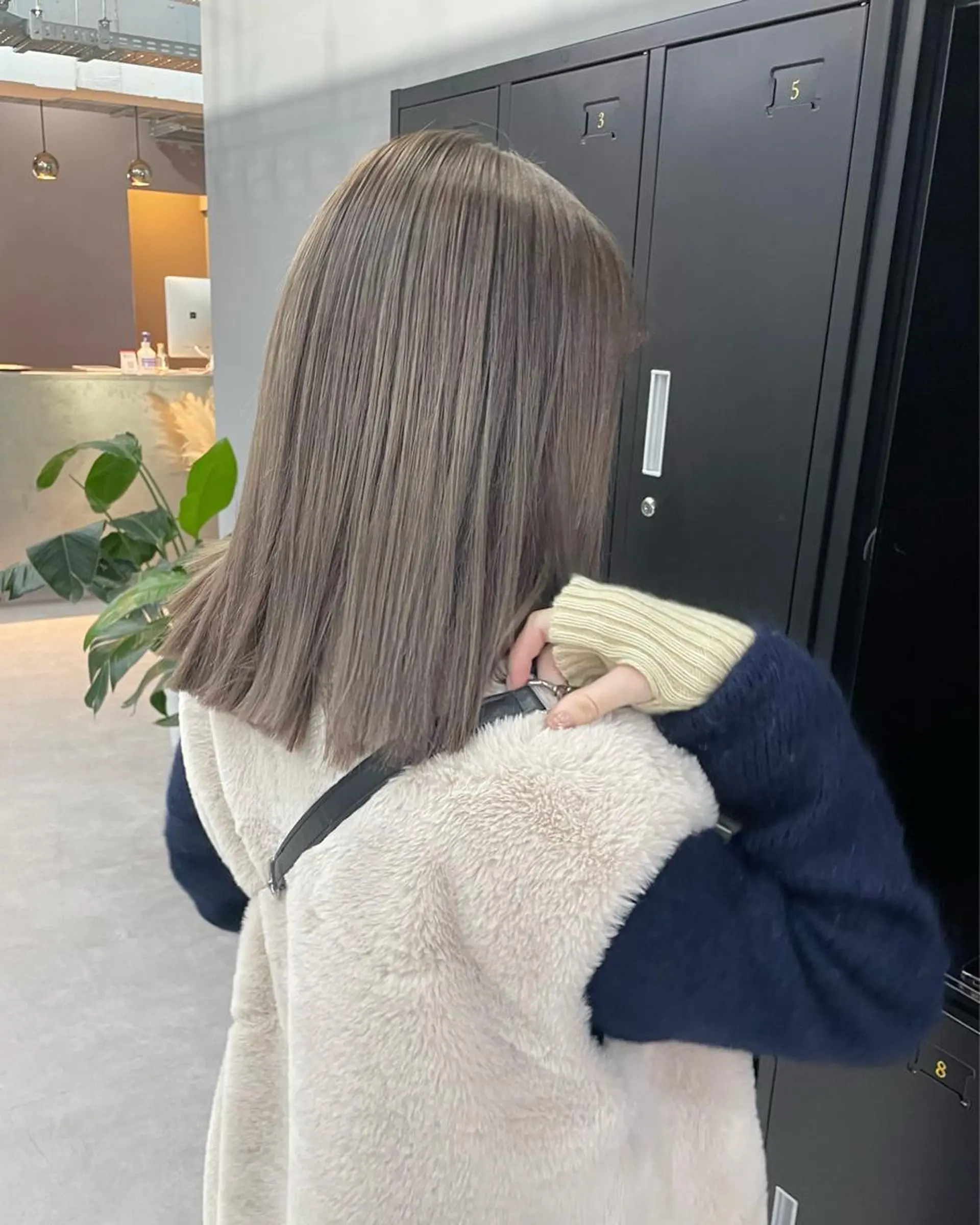 ミディアム カラー ヘアカラー ミルクティーベージュ ❤︎レイヤー　MIAのヘアスタイル