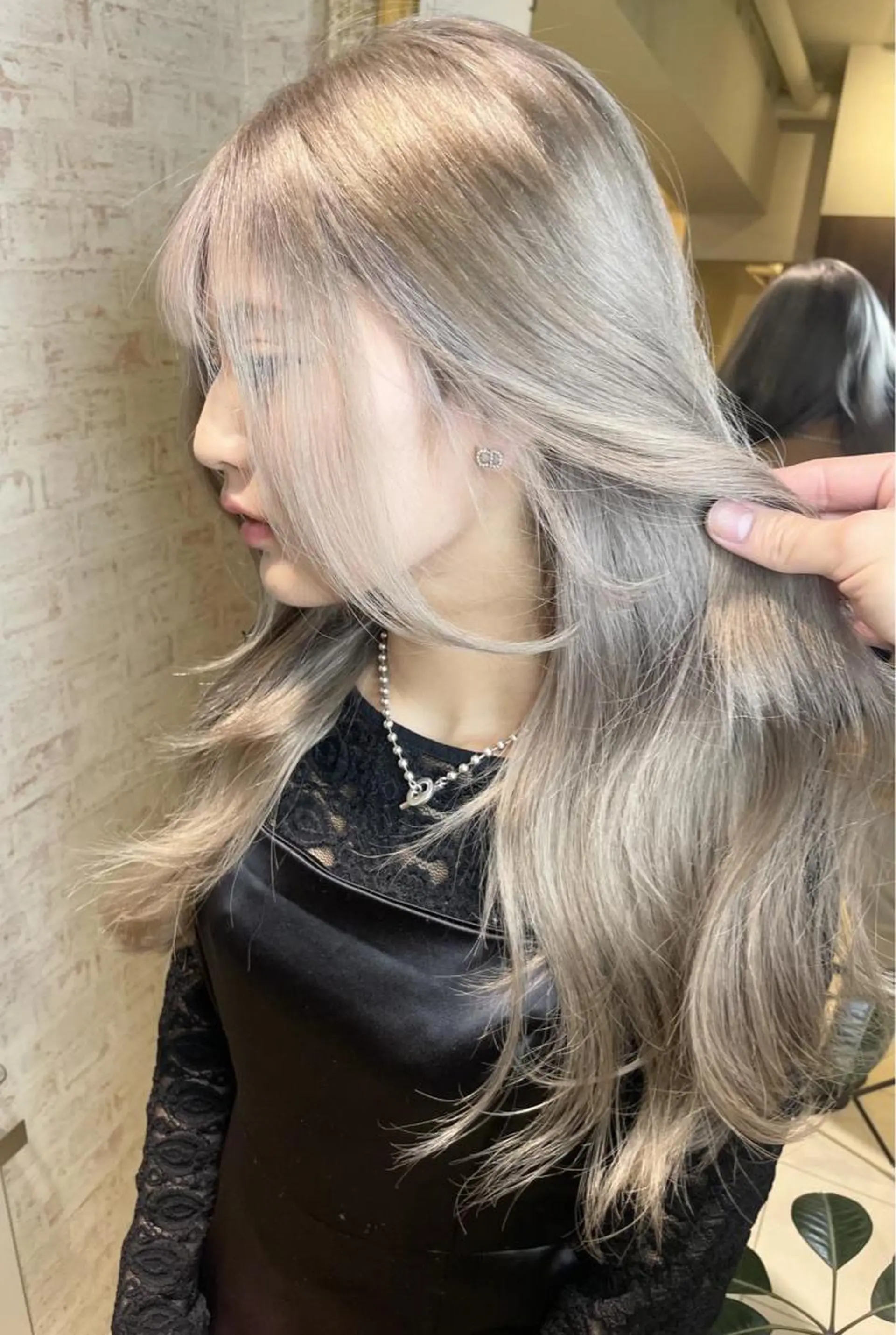 セミロング カラー ミストバング ベージュカラー ブリーチ ブルーカラー ケアブリーチ ヘアカラー matiz マティス　表参道所属・💙アンブレラカラー 髪質改善　丸尾】のヘアスタイル