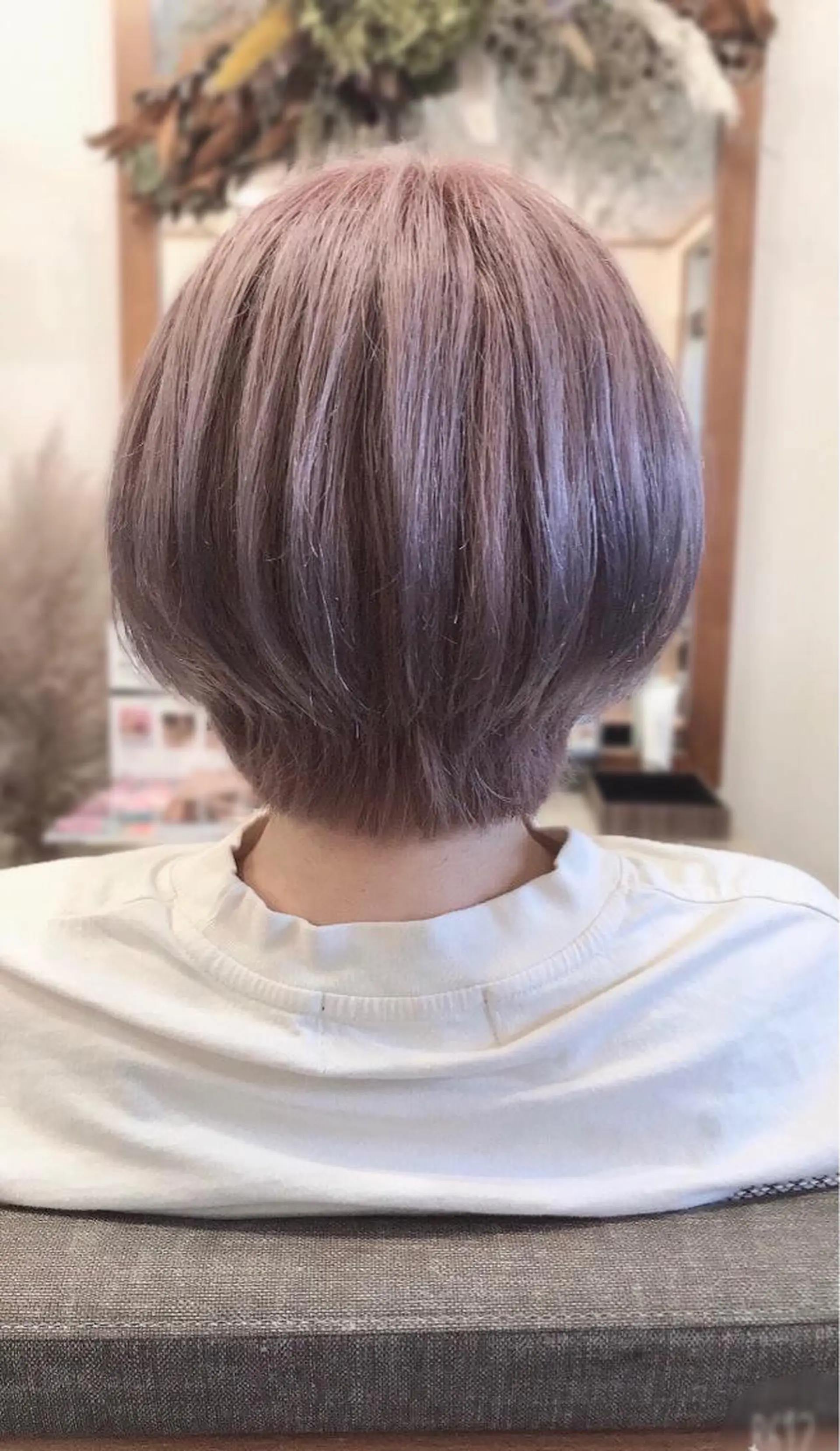 ショート カラー ブリーチ ケアブリーチ ピンクカラー ホワイトピンク カット ヘアカラー トリートメント hair works raptureのヘアスタイル