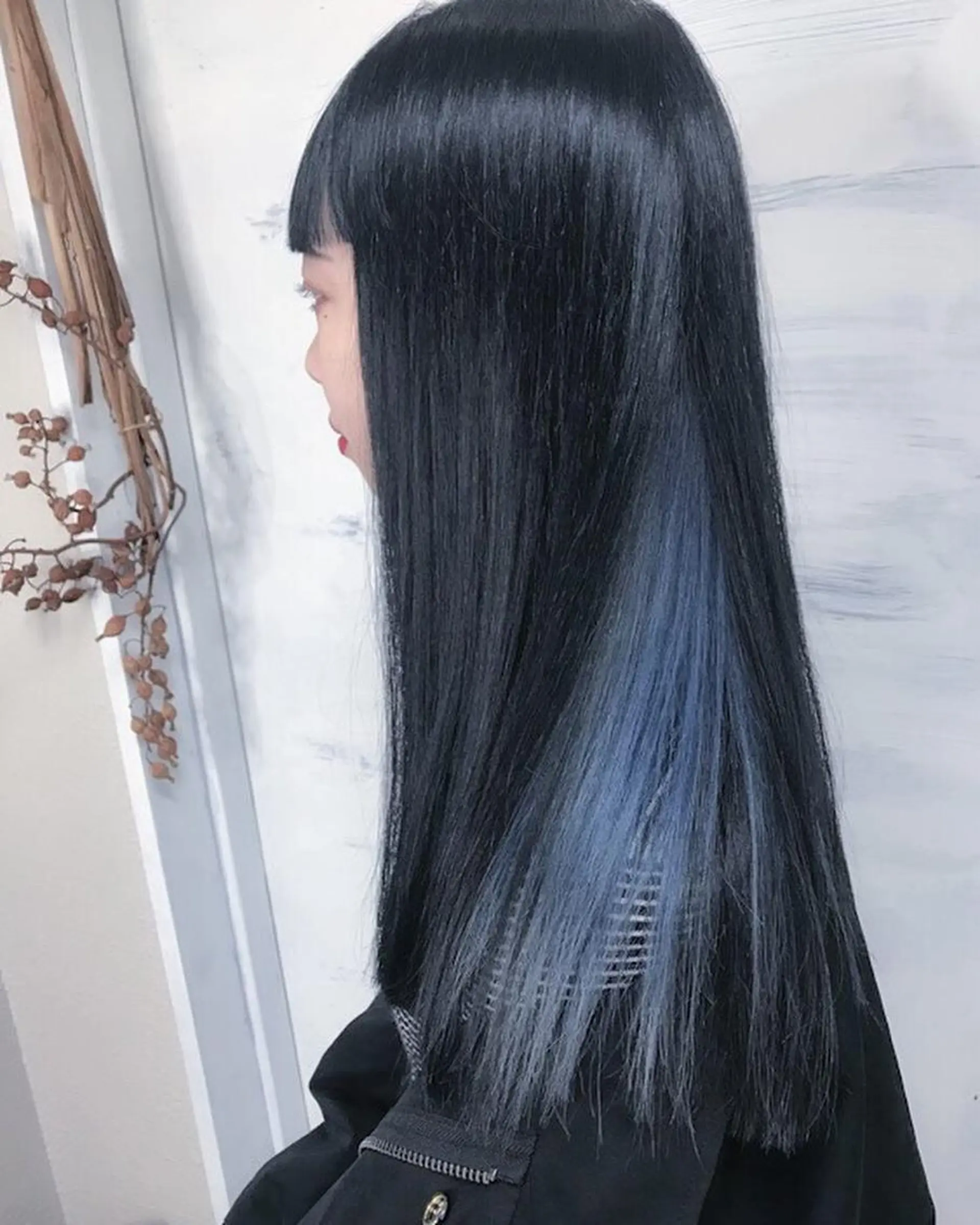 セミロング カラー 黒髪 ブルーカラー ブルーブラック インナーカラー カット ヘアカラー BOX mico.のヘアスタイル