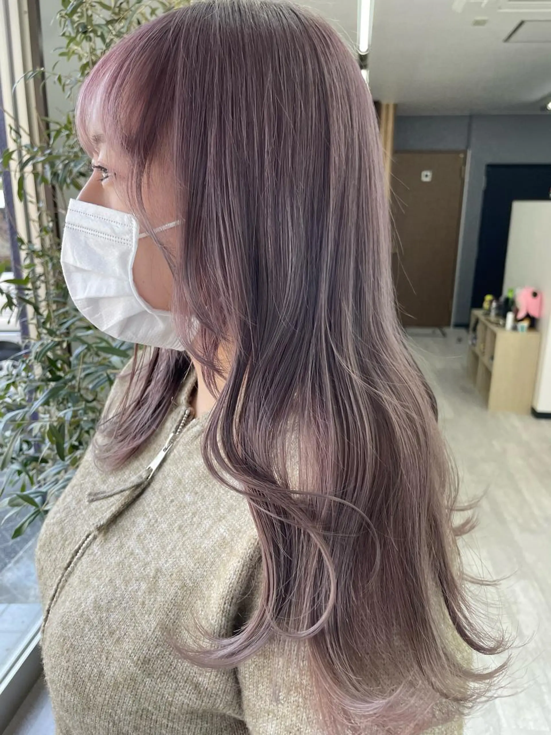 ロング カラー ブリーチ 透明感カラー グレージュ ラベンダーカラー ラベンダーグレージュ オノ アカネのヘアスタイル