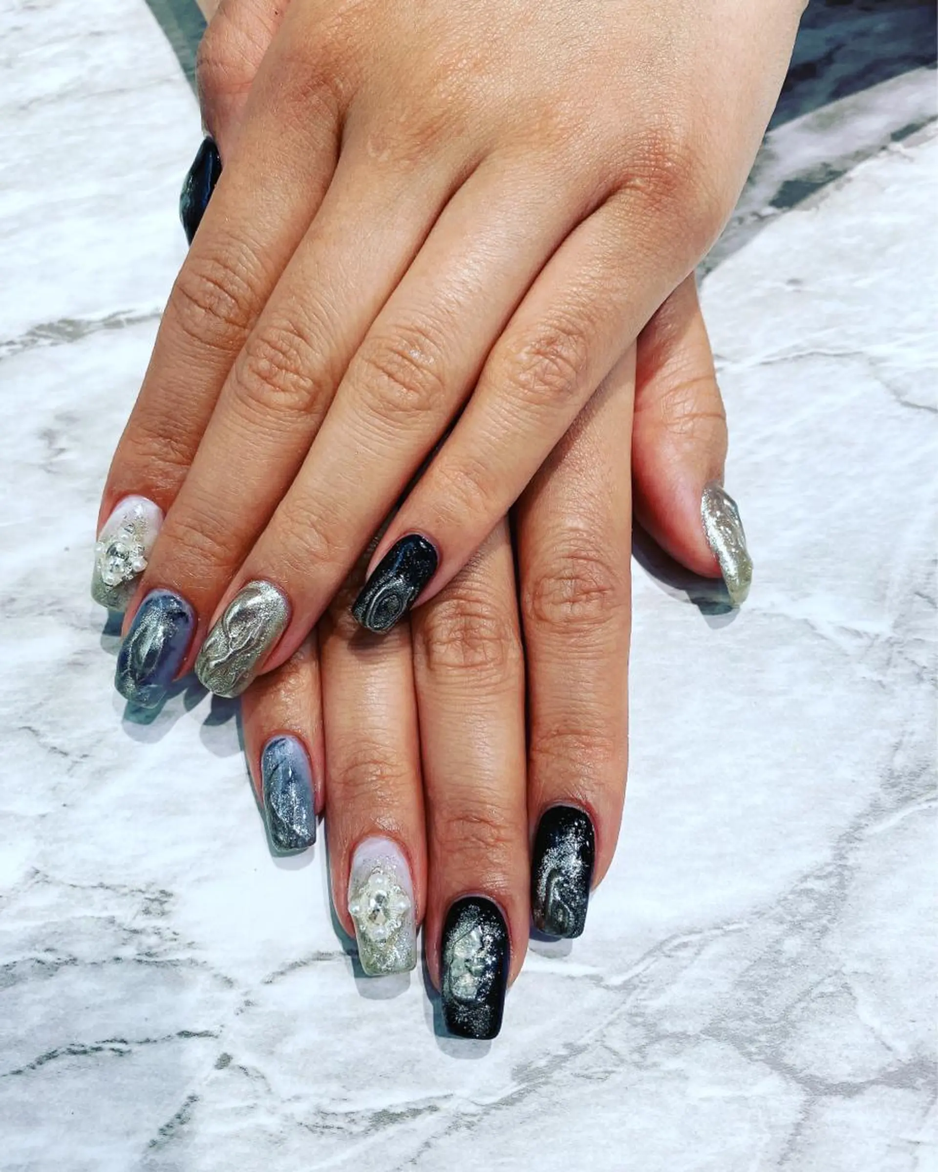 ネイル シルバー ハンドネイル フットネイル ハンドケア nail salon  AlgeTy所属・✴︎:.｡. MAKI.｡.:✴︎のネイルデザイン
