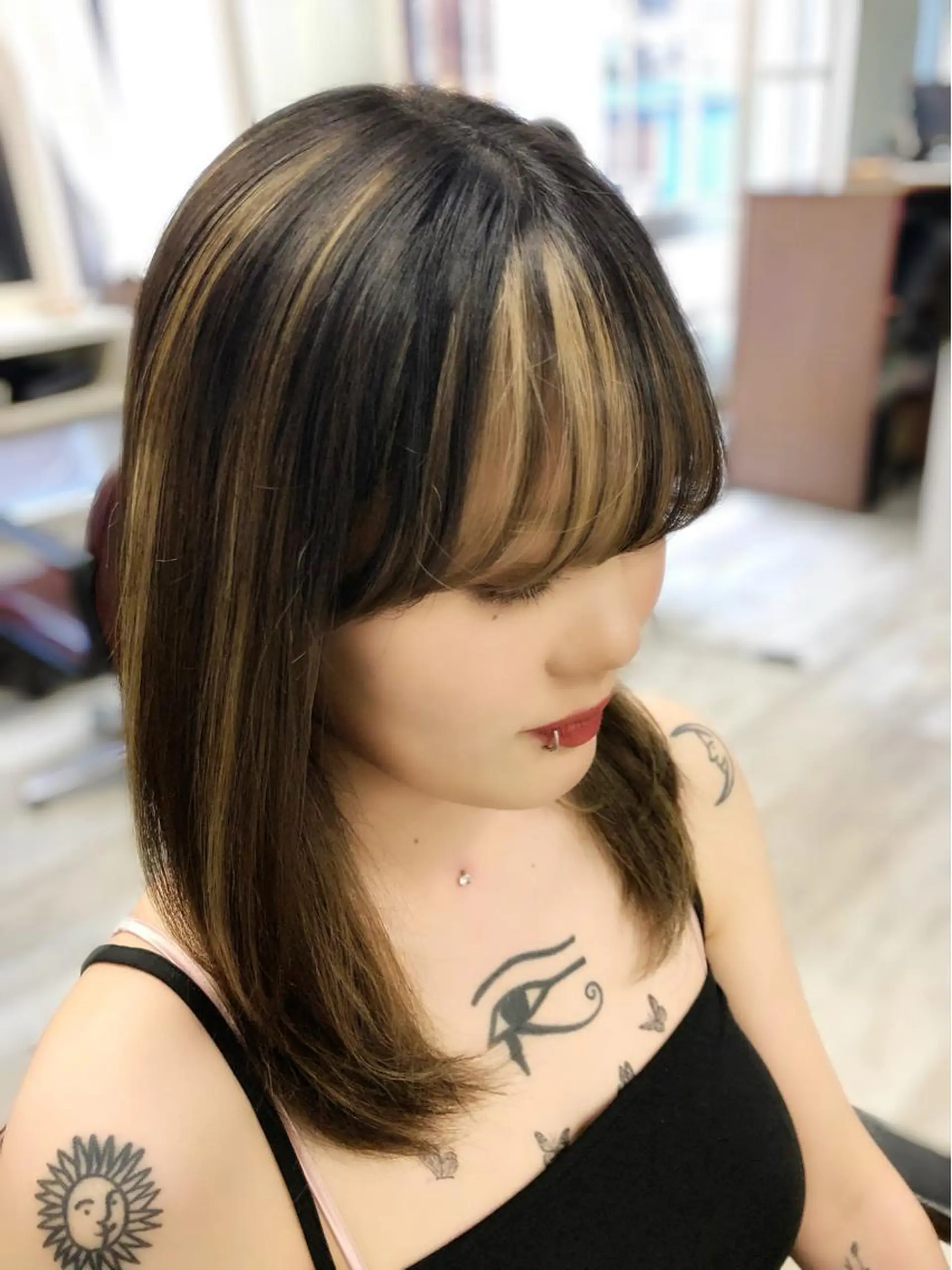 セミロング カラー ブリーチ メッシュ ヘアカラー 韓国ヘア🤍髪質改善 🇰🇷AKANEのヘアスタイル