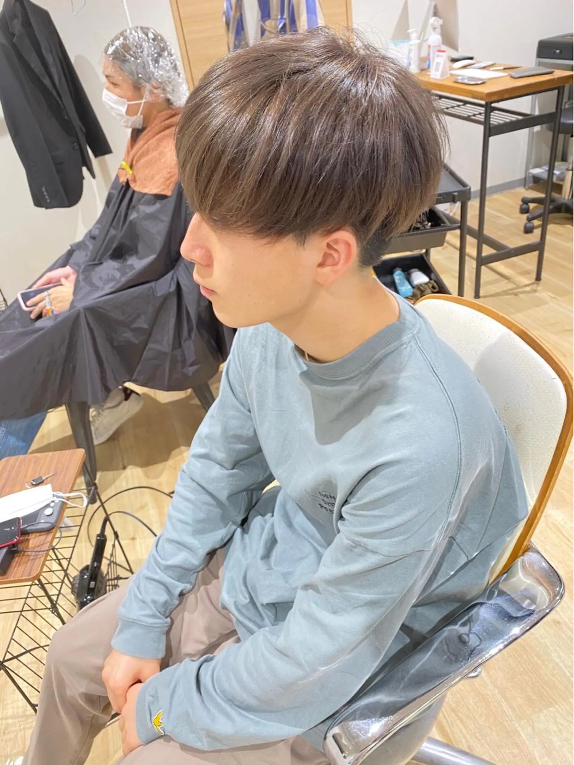 ショート カラー パーマ メンズ アップバング センターパート メンズハイトーン マッシュウルフ モヒカン カット ヘアカラー ヘアセット 森下 佑大のヘアスタイル