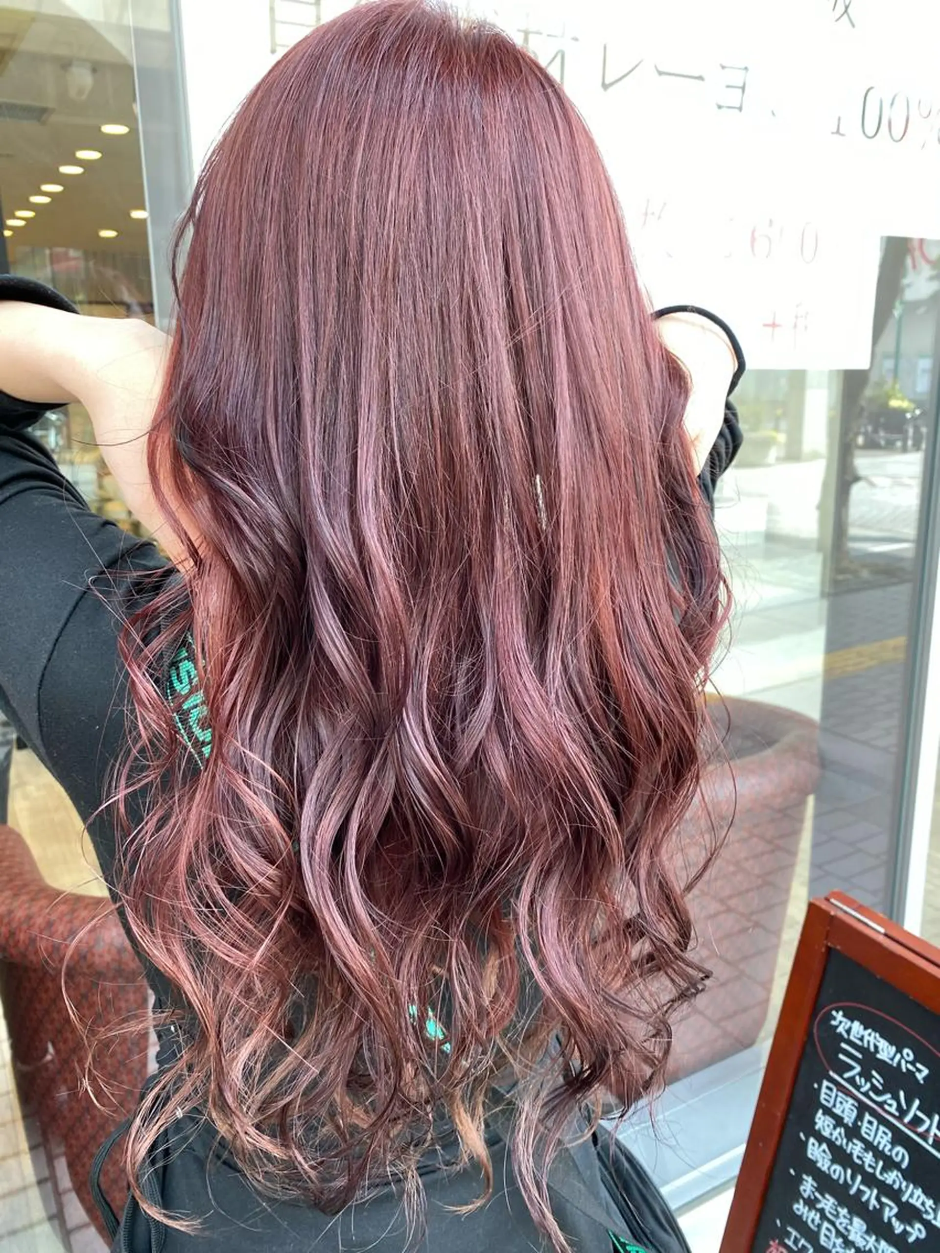 ロング カラー ベージュカラー ブリーチ ピンクカラー ピンクベージュ ヘアカラー mori by little所属・デザインカラー✨新倉 佑奈のヘアスタイル