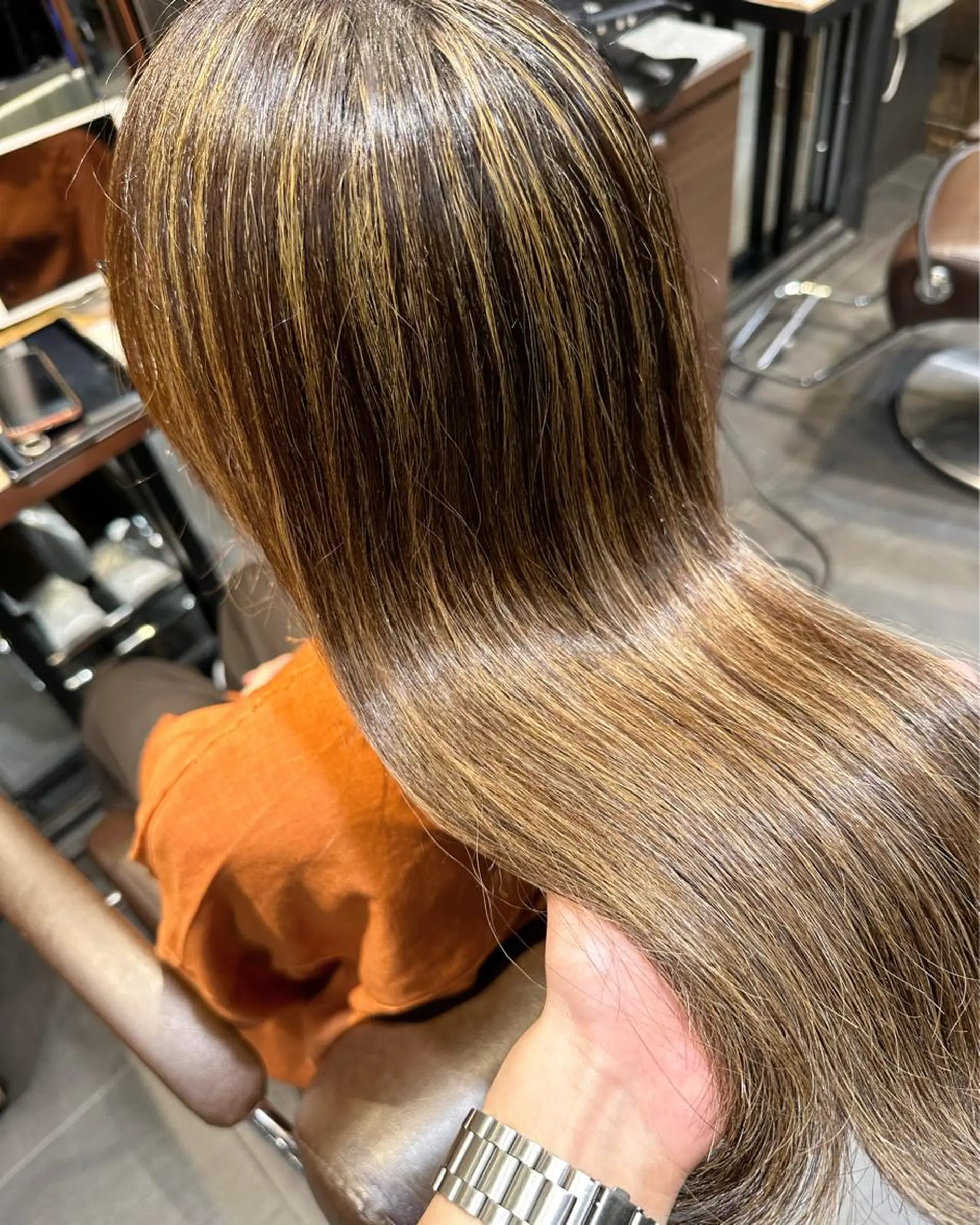 ロング ヘアカラー 齊藤政太 顔周り カット 透明感カラーのヘアスタイル