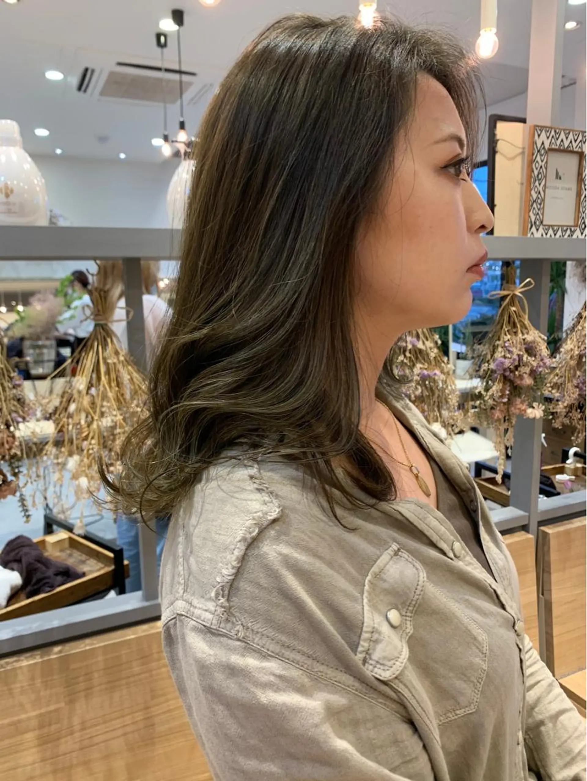 ミディアム カラー 吉原 由菜のヘアスタイル