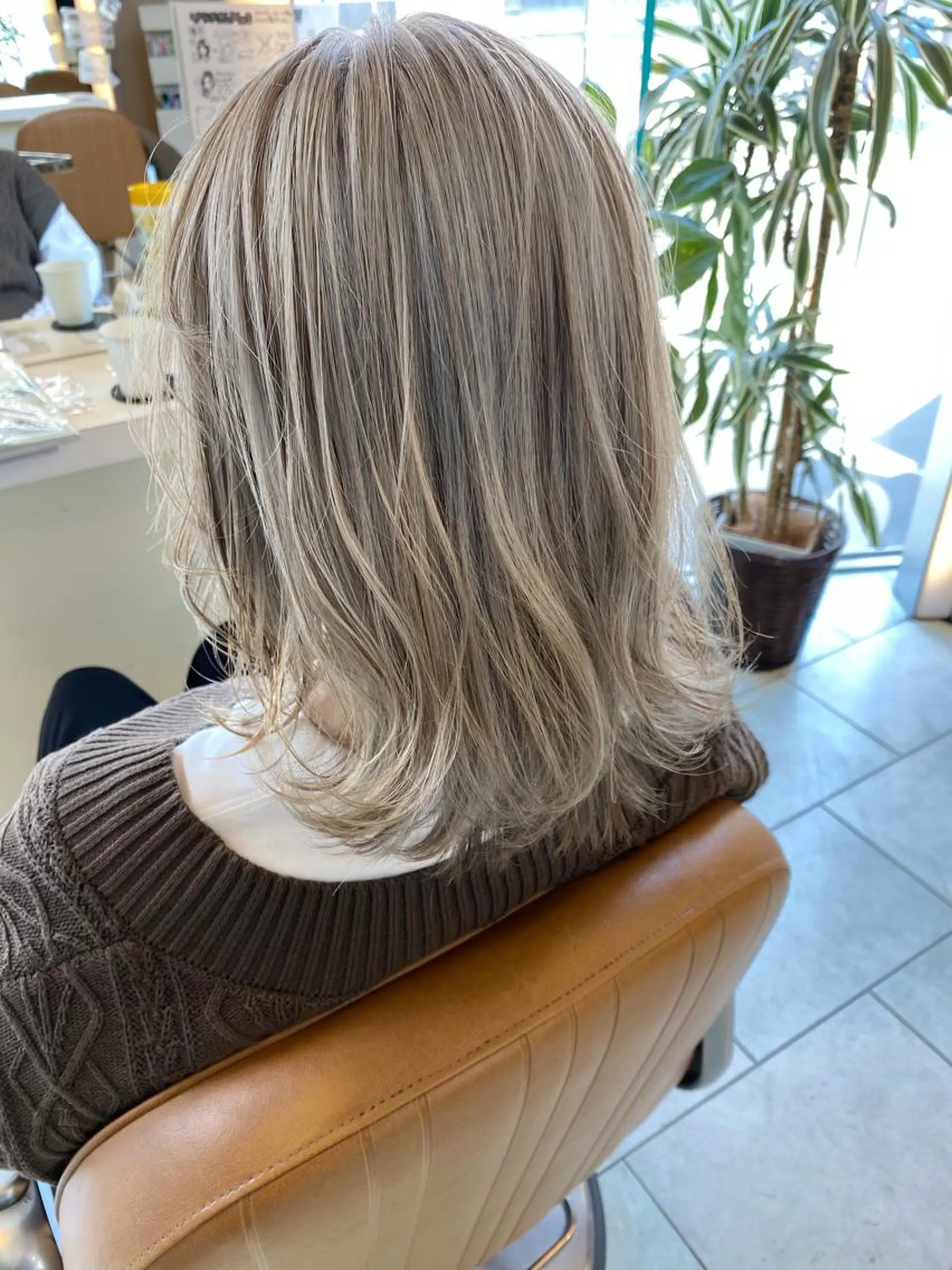 ミディアム カラー ヘアカラー トリートメント レイヤー/ベージュ カラー/ハシモトのヘアスタイル