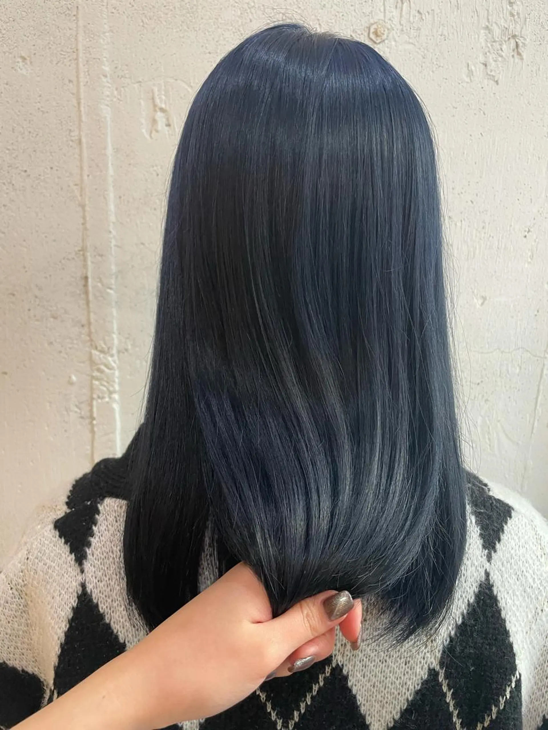 ロング カラー 黒髪 ブルーカラー ブルーブラック カット トリートメント hisano / ハイトーン・透明感のヘアスタイル