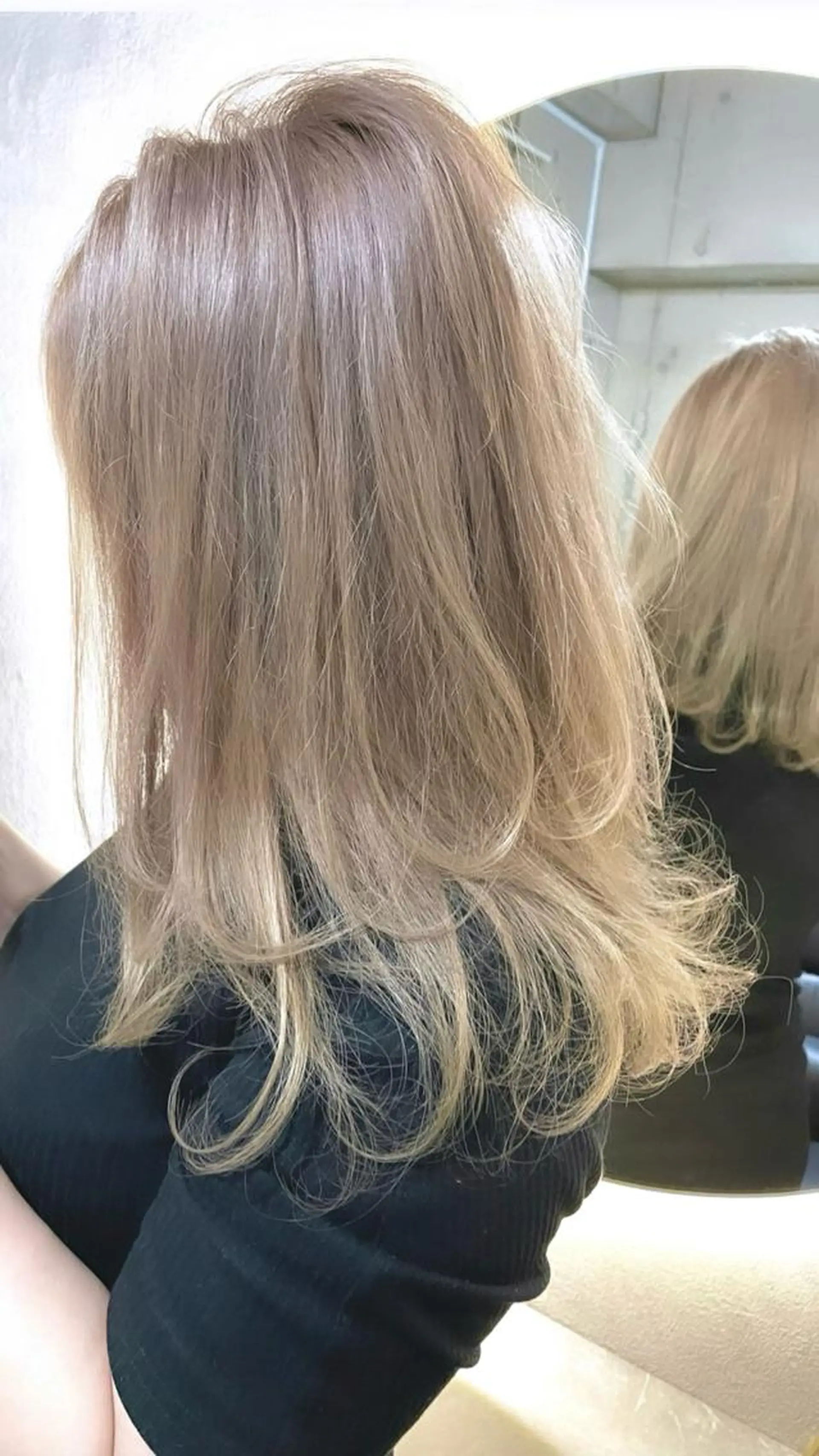 ロング カラー ベージュカラー ダブルカラー ミルクティーベージュ Kvell&Co.所属・ハイトーン カラーのヘアスタイル