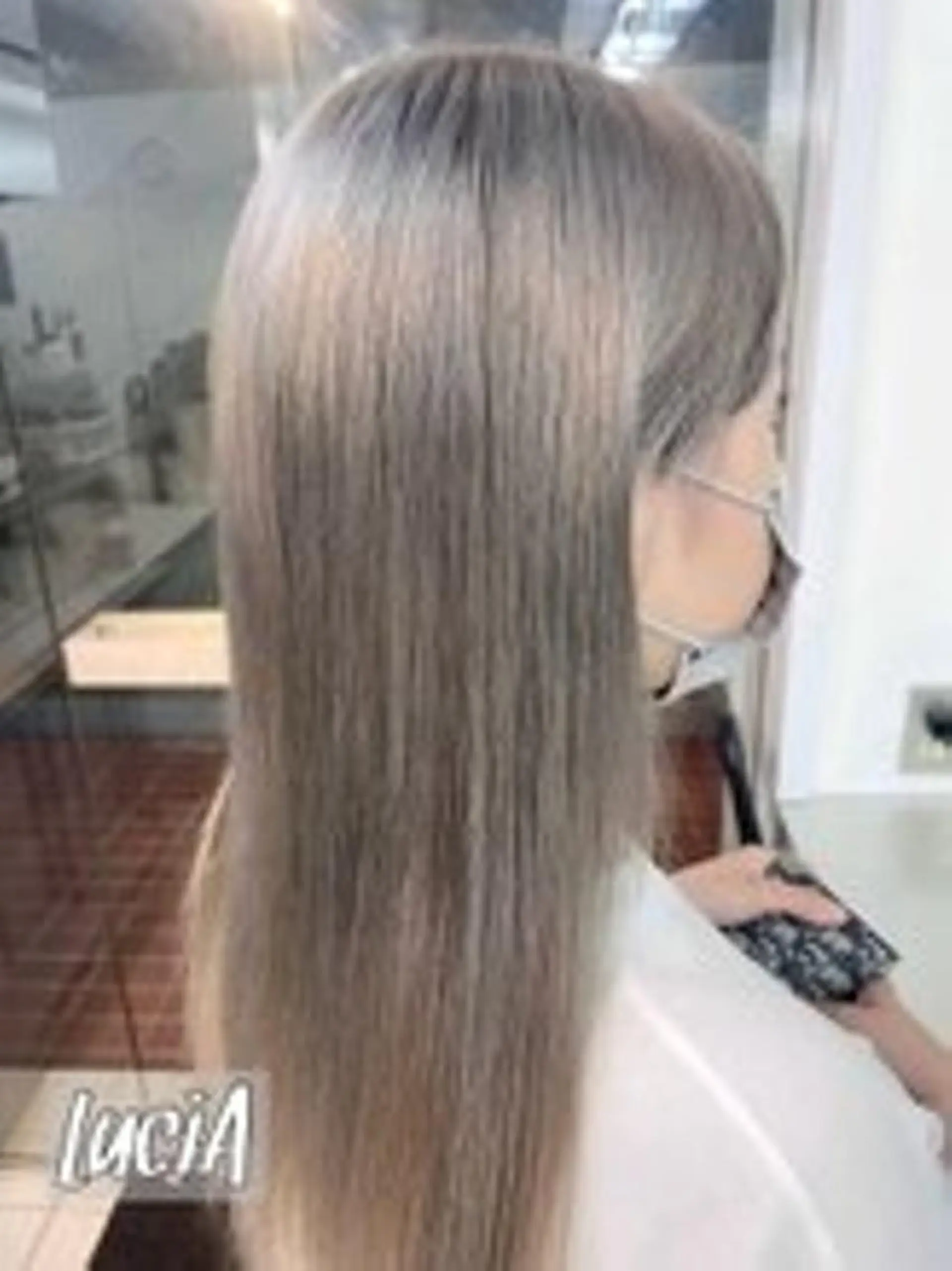 ロング カラー エクステ LuciAのヘアスタイル