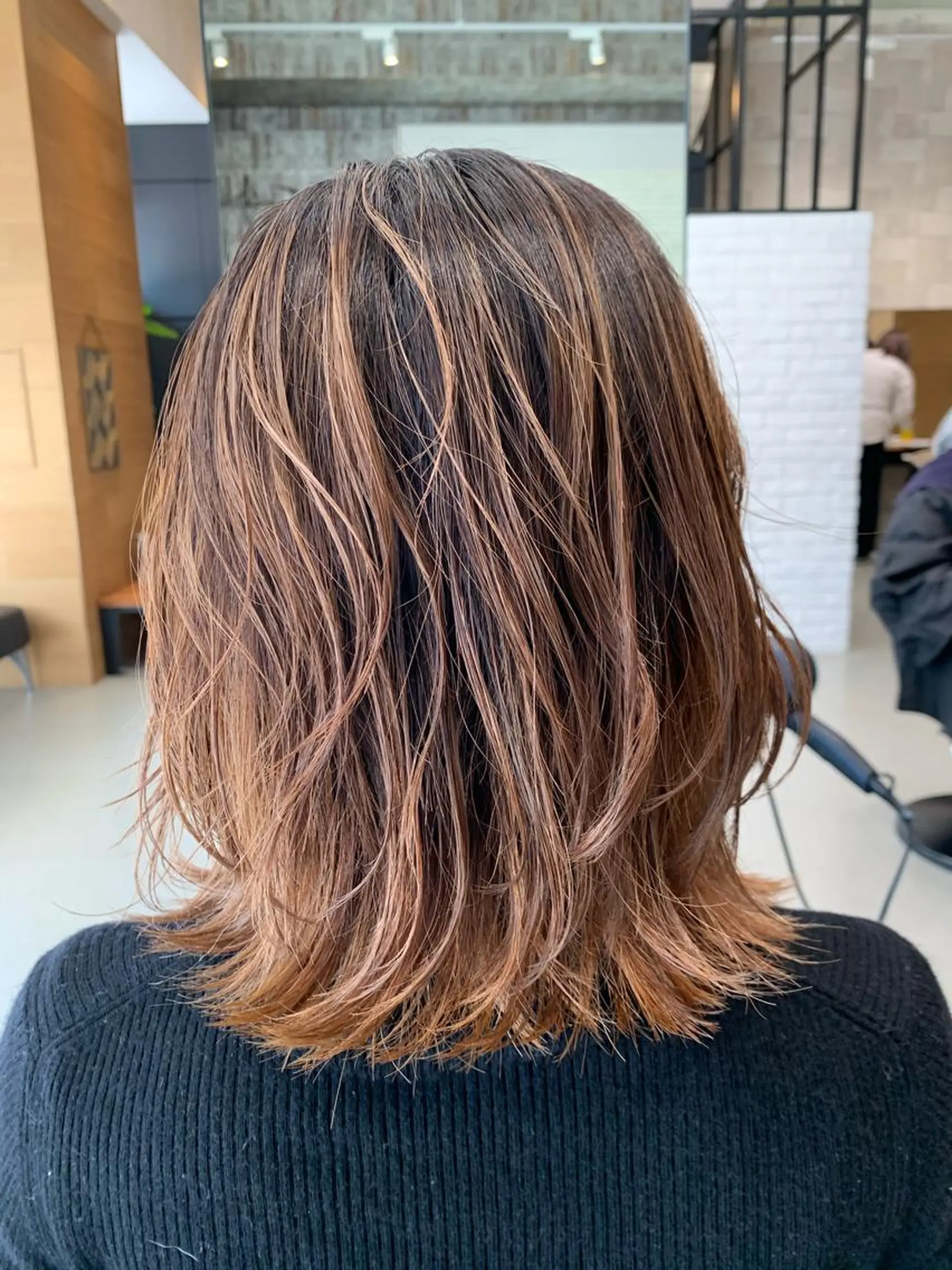 ミディアム 大木 華のヘアスタイル