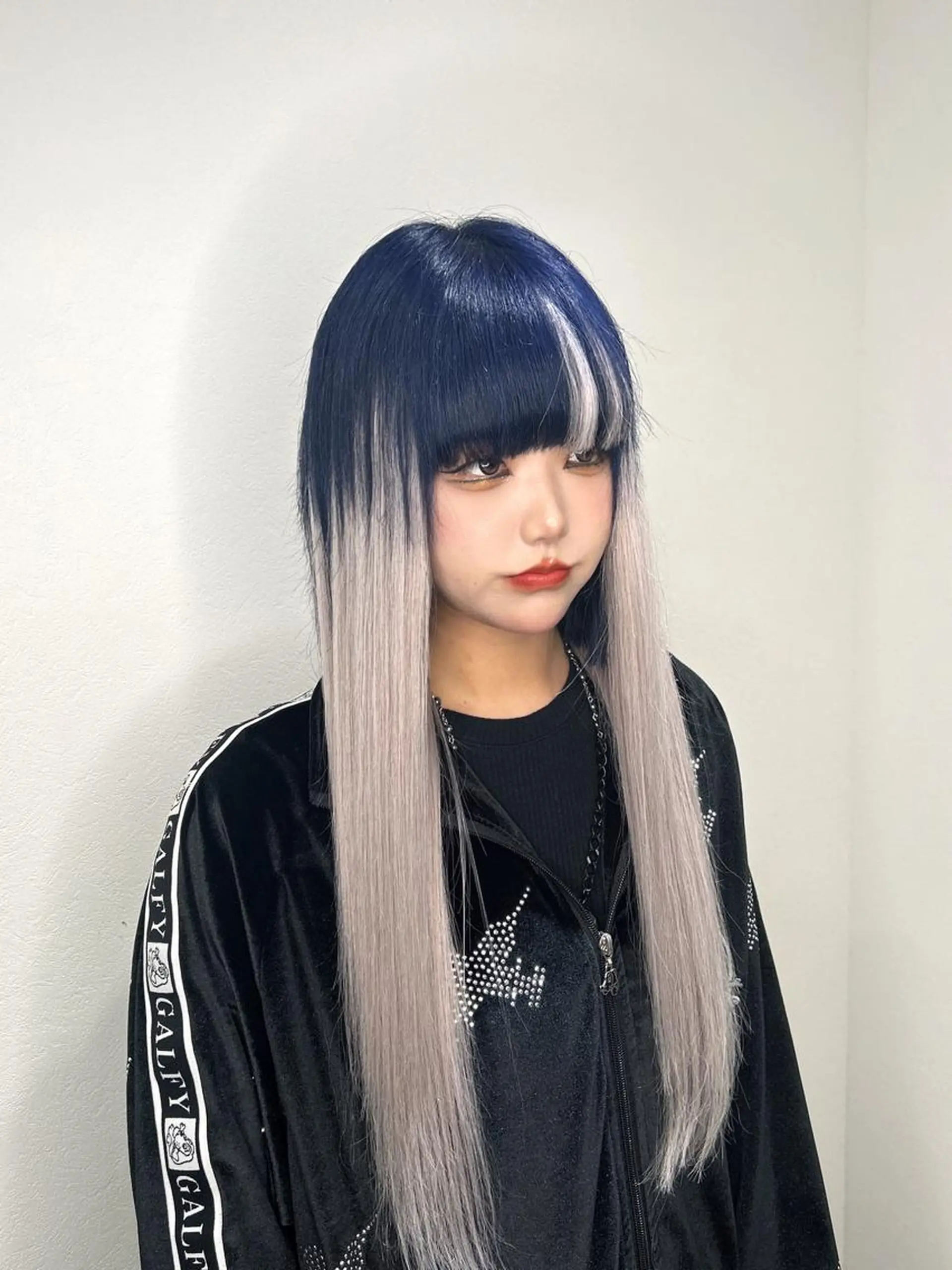 ロング カラー ブリーチ ブルーカラー グラデーションカラー シルバー エクステ ヘアカラー トリートメント エクステ ENA💗NEXT /ハイトーンエクステのヘアスタイル