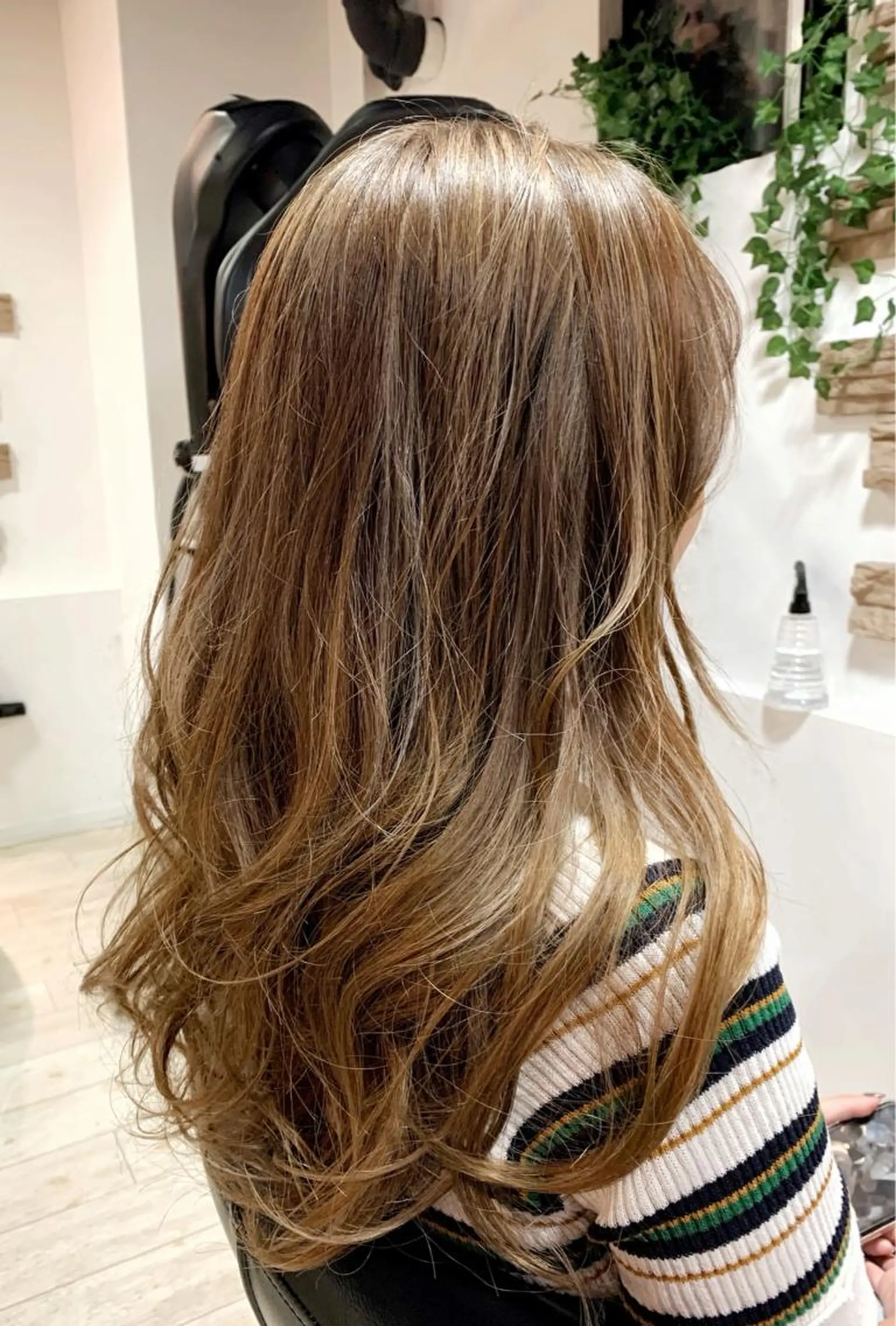 ロング カラー 透明感カラー ハイライトカラー ハイライト カット ヘアカラー マルナ本店 ペコのヘアスタイル