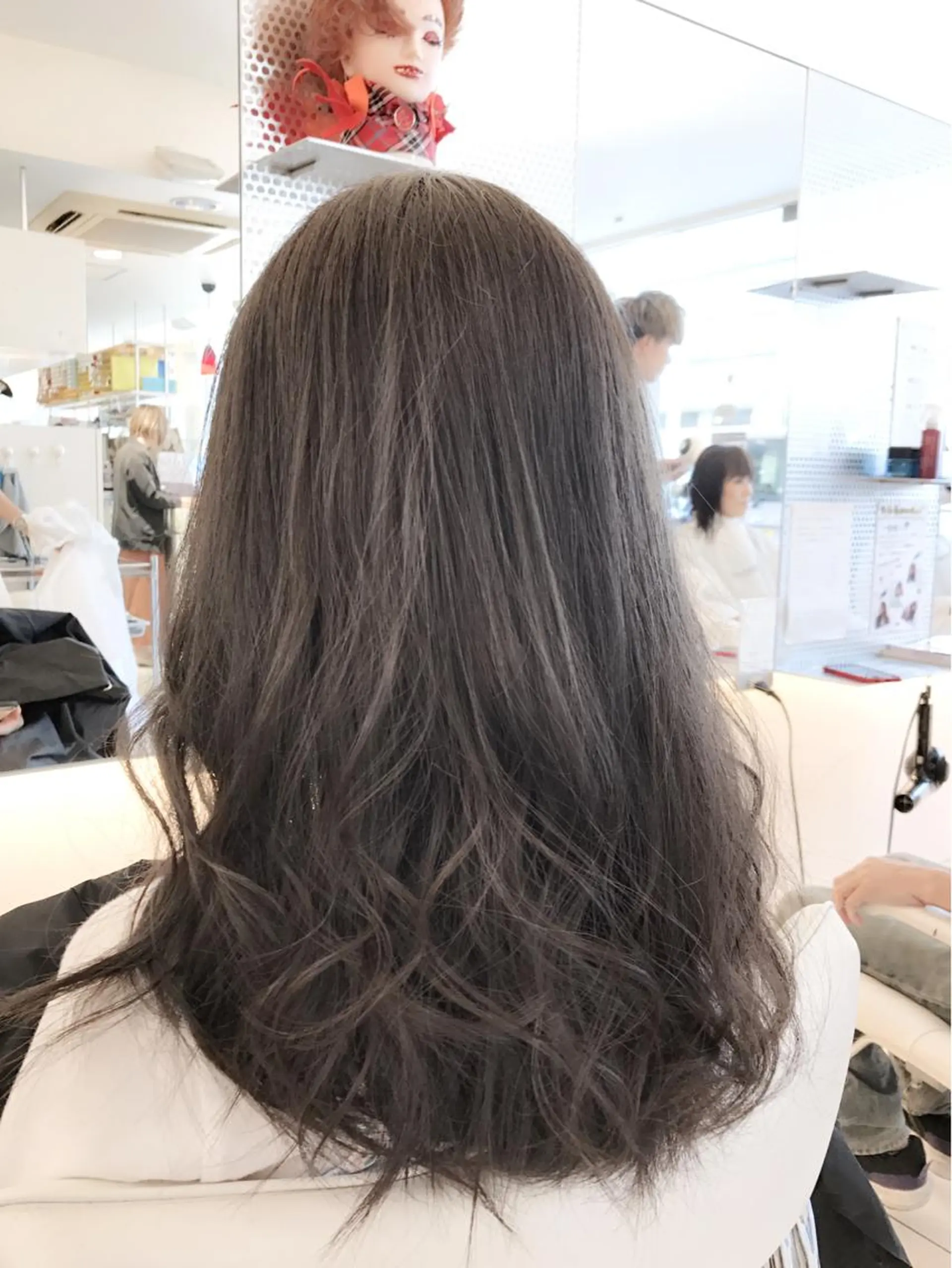 ロング カラー ベージュカラー ブリーチ ブリーチなしカラー シルバー シルバーベージュ 相武台ショート特化 💐川崎希💐のヘアスタイル