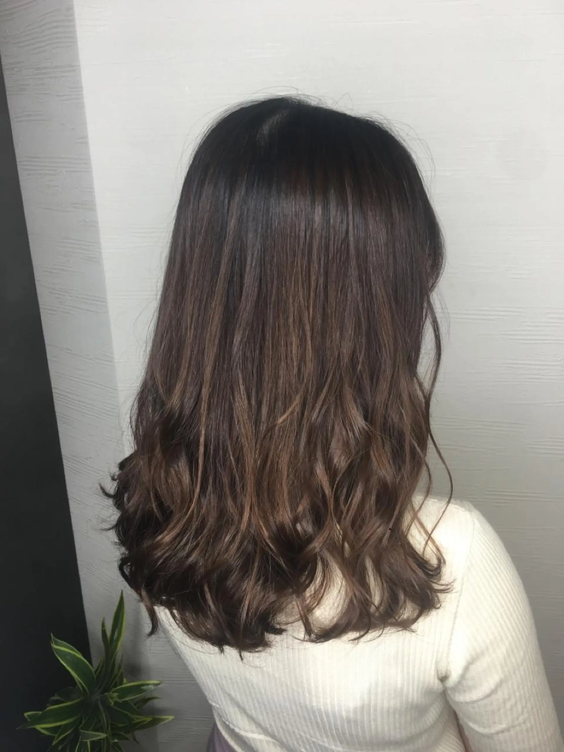 ミディアム カラー ヘアアレンジ 切りっぱなしロブ 🧶ブリーチカラー TERU🧶のヘアスタイル