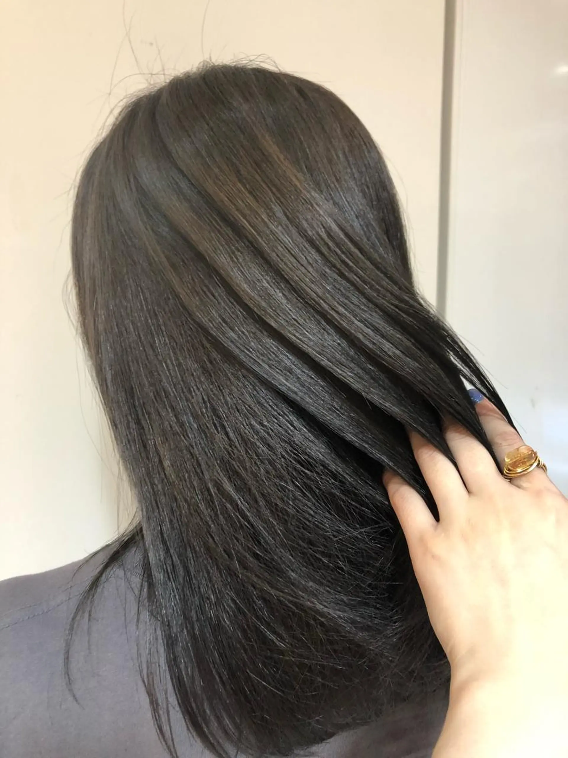 セミロング アッシュ トリートメント カット ヘアカラー 🌼RIKA KAWAUCHI🌼のヘアスタイル