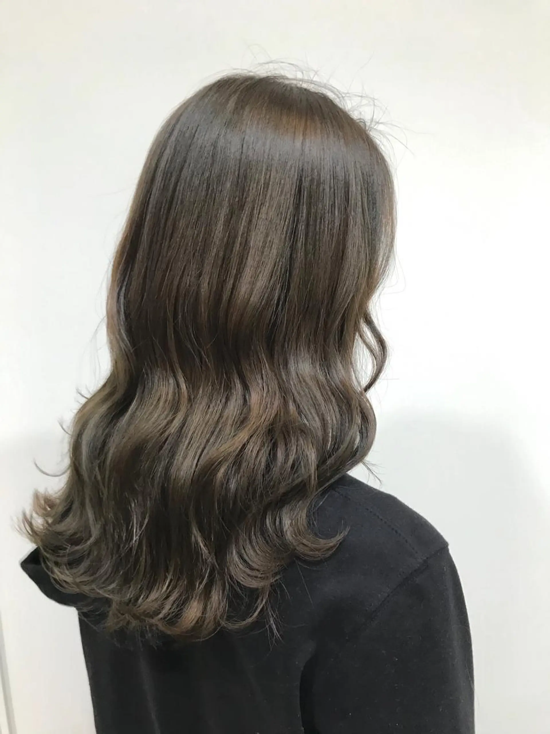 セミロング カット ヘアカラー 片山 千晴のヘアスタイル