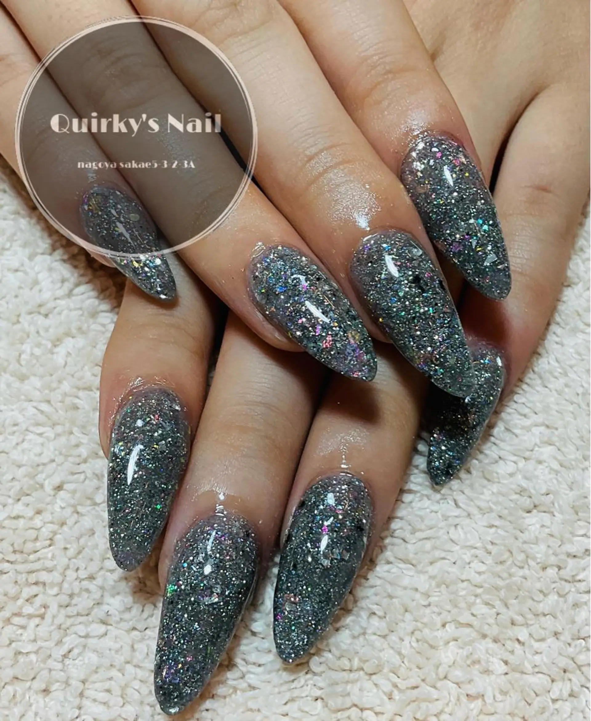 ネイル ラメ(グリッター) シルバー Quirky's Nail【栄店】のネイルデザイン
