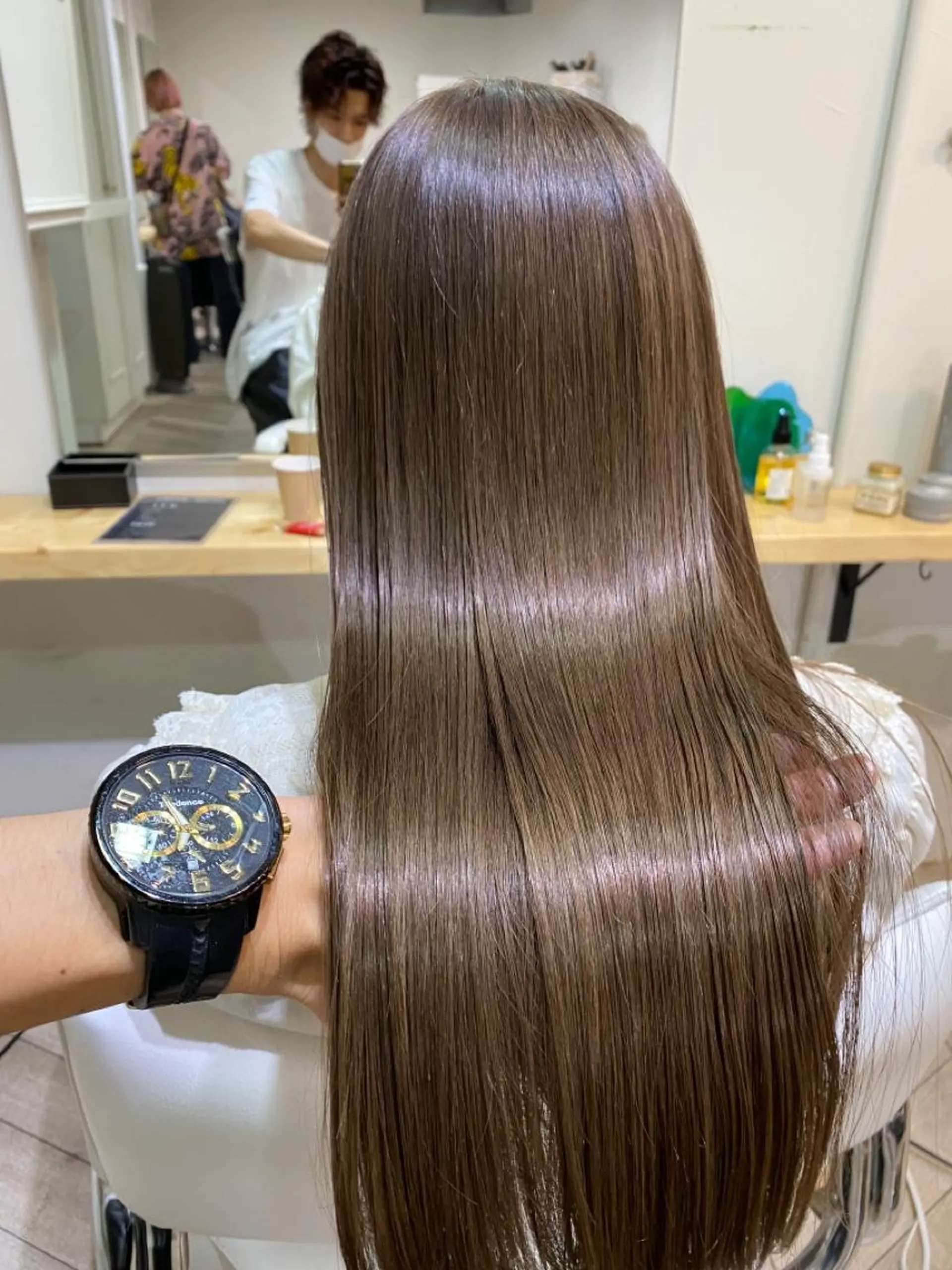ロング カラー パーマ ヘアアレンジ ネイル マツエク・マツパ アイブロウ 前髪パーマ/割れ癖 /レイヤー/駅近のヘアスタイル
