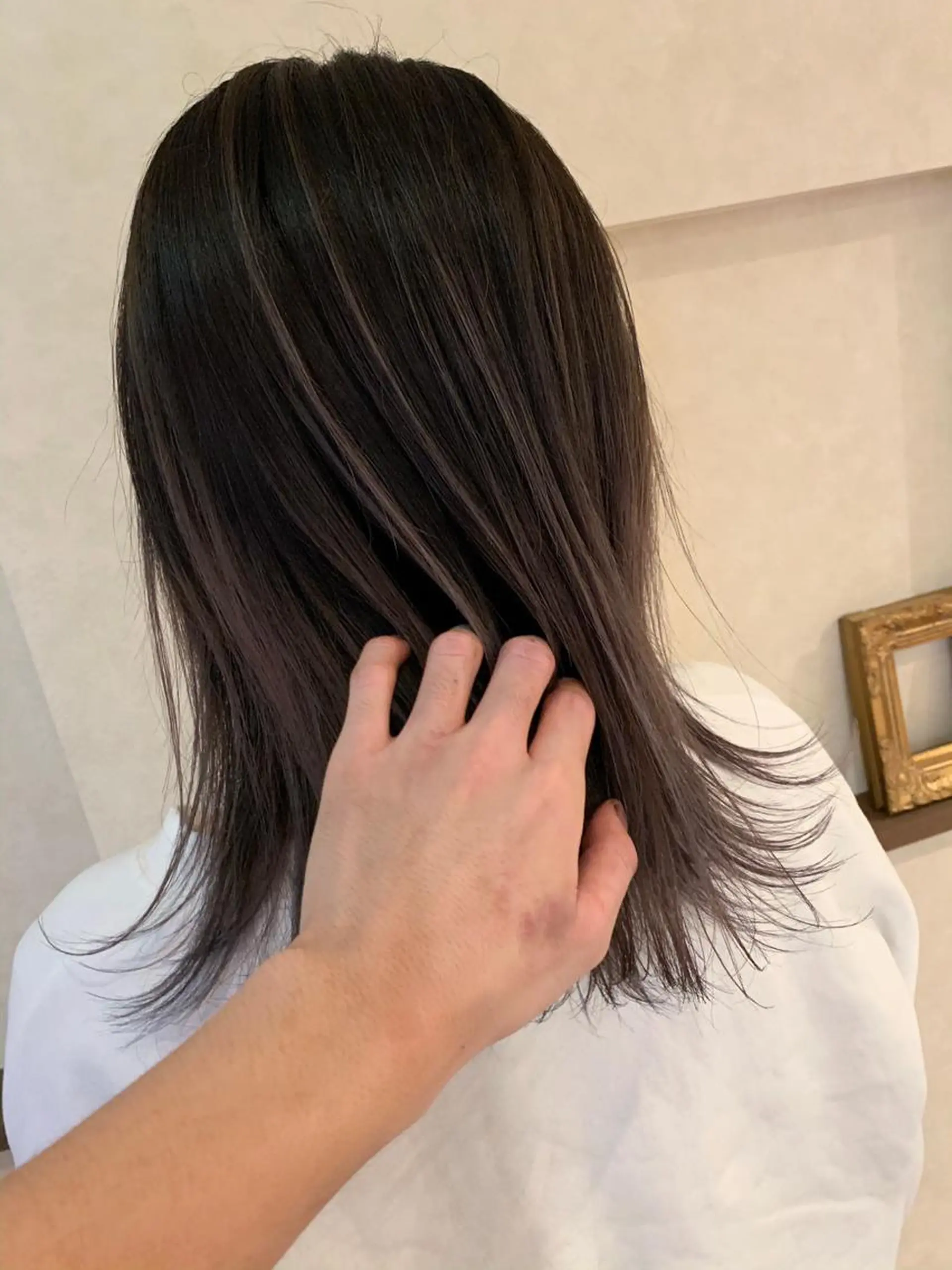 ミディアム レイヤーカット Lit所属・Lit.豊橋 夏目のヘアスタイル