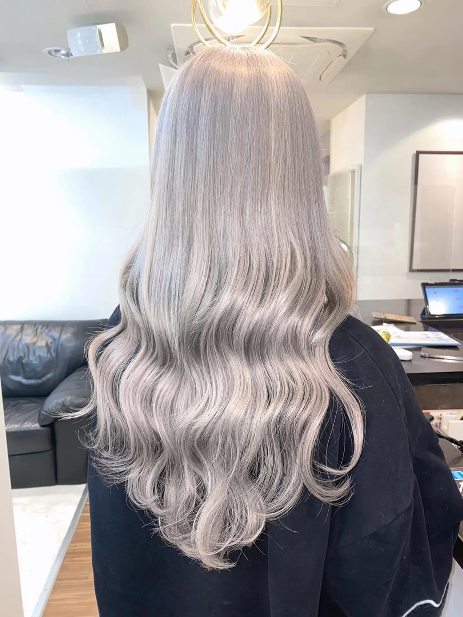 ロング カラー ブリーチ グレージュ ANKH CROSS 新宿店所属・色ムラ修正の神様 新宿ハイトーンかすみのヘアスタイル