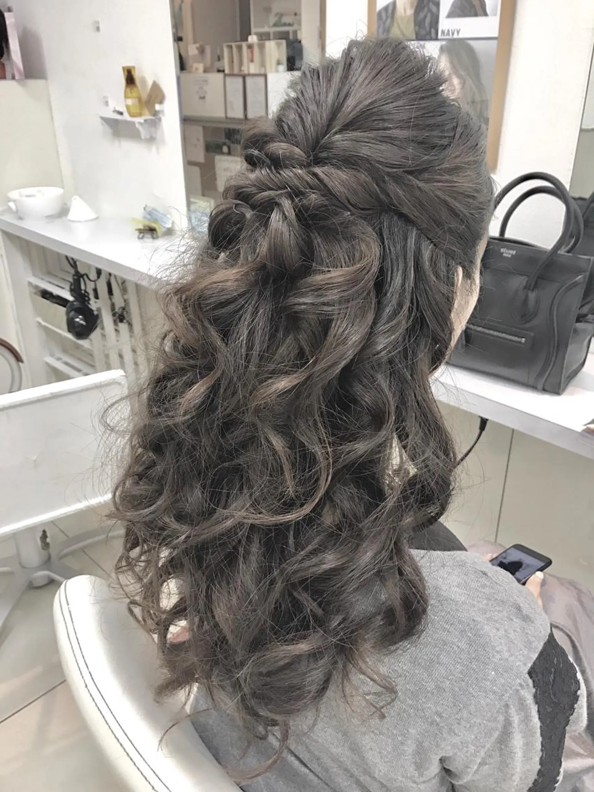 ロング ヘアアレンジ ハーフアップ 艶髪ハイトーンカラー 💘kazueのヘアスタイル