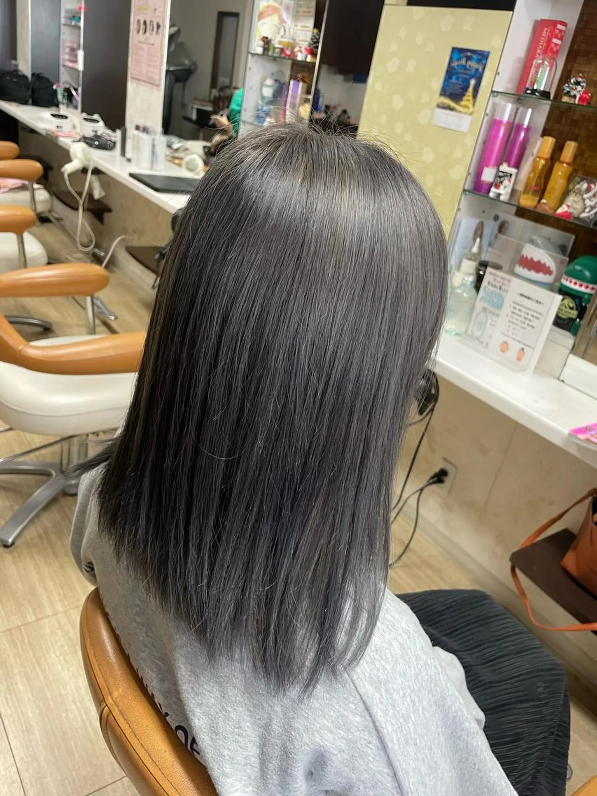 セミロング カラー ヘアカラー 徳留 もも花のヘアスタイル