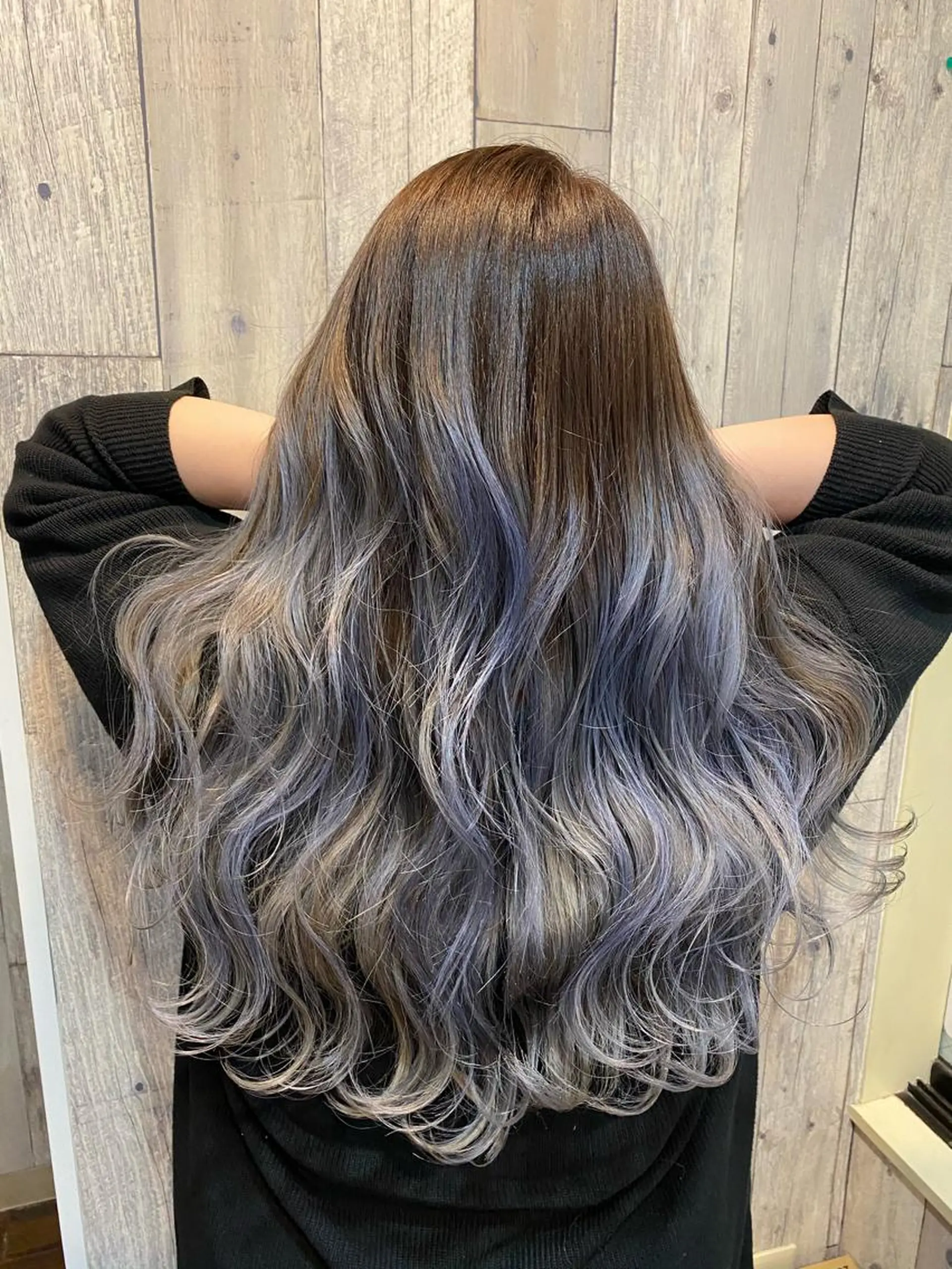 ロング カラー バレイヤージュ ブルーカラー レイヤーカット LOHAS 関根真由美のヘアスタイル