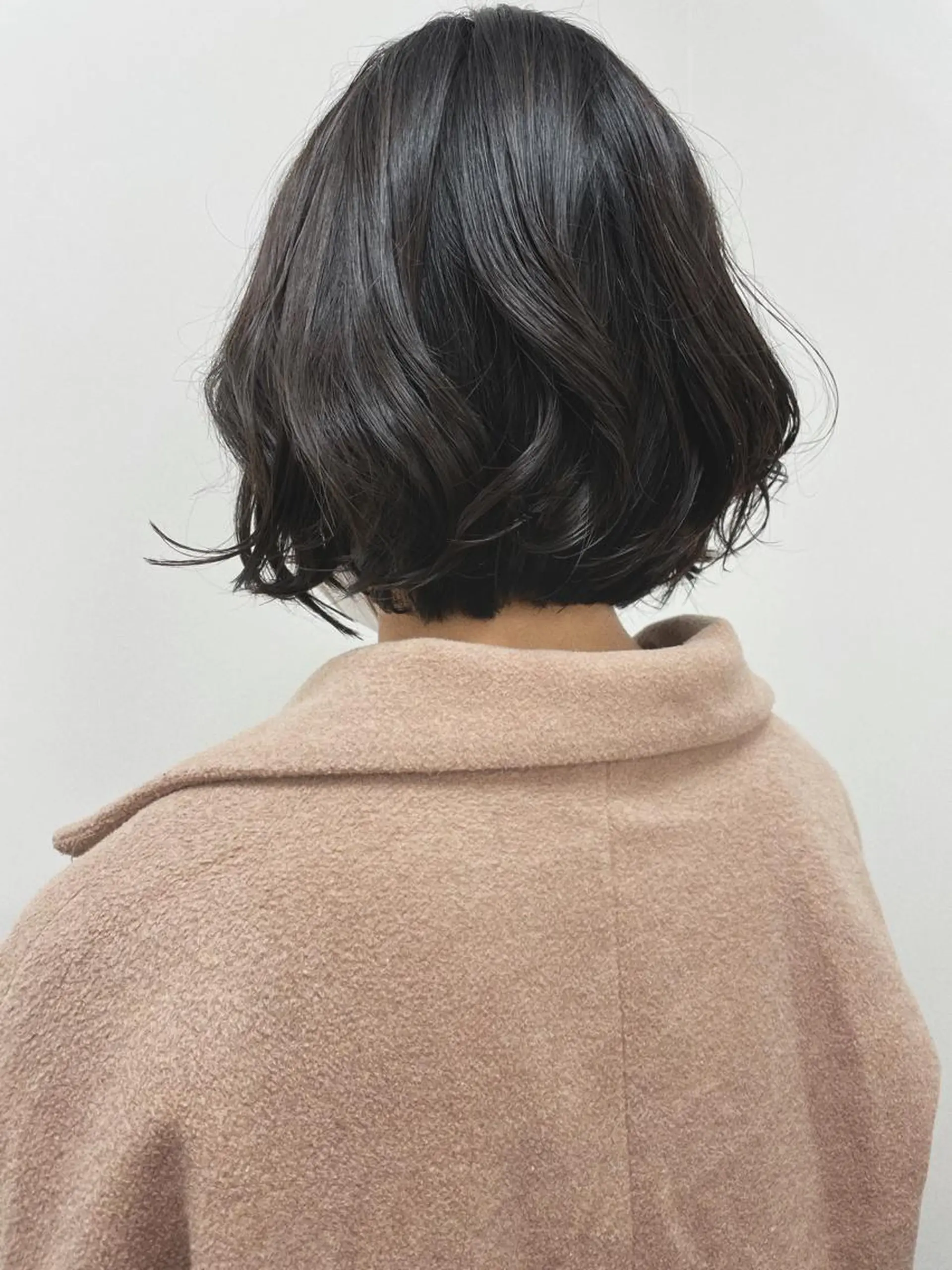 ミディアム カラー アッシュ ダークアッシュ ボブ HARUNA🤍 色持ち良いツヤ髪のヘアスタイル