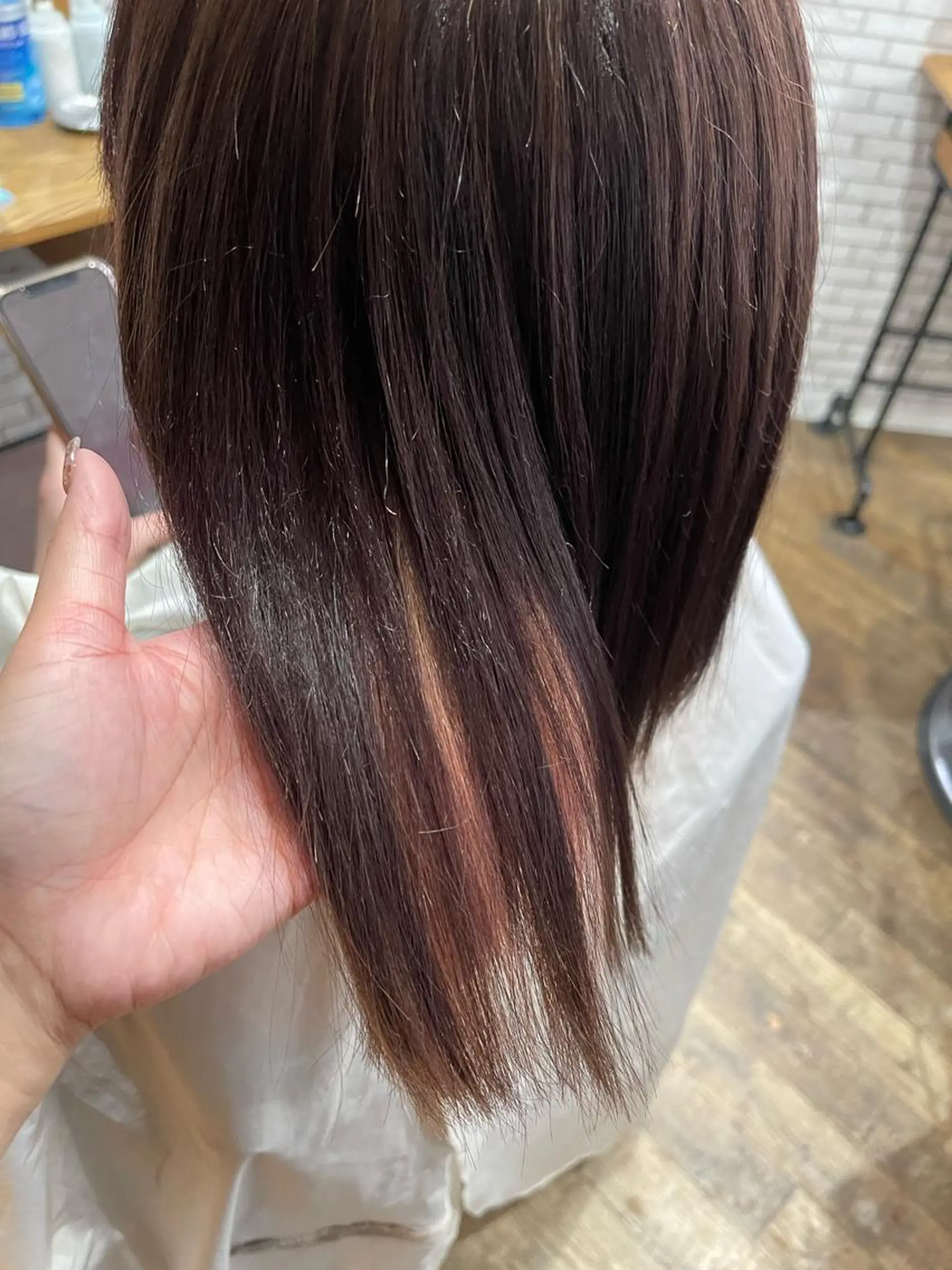 ショート ヘアカラー 半田 知穂のヘアスタイル